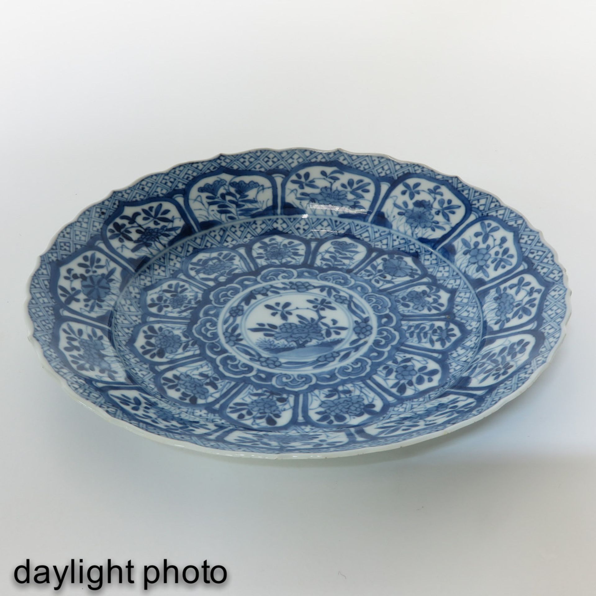 A Blue and White Kangxi Period Plate - Image 3 of 6