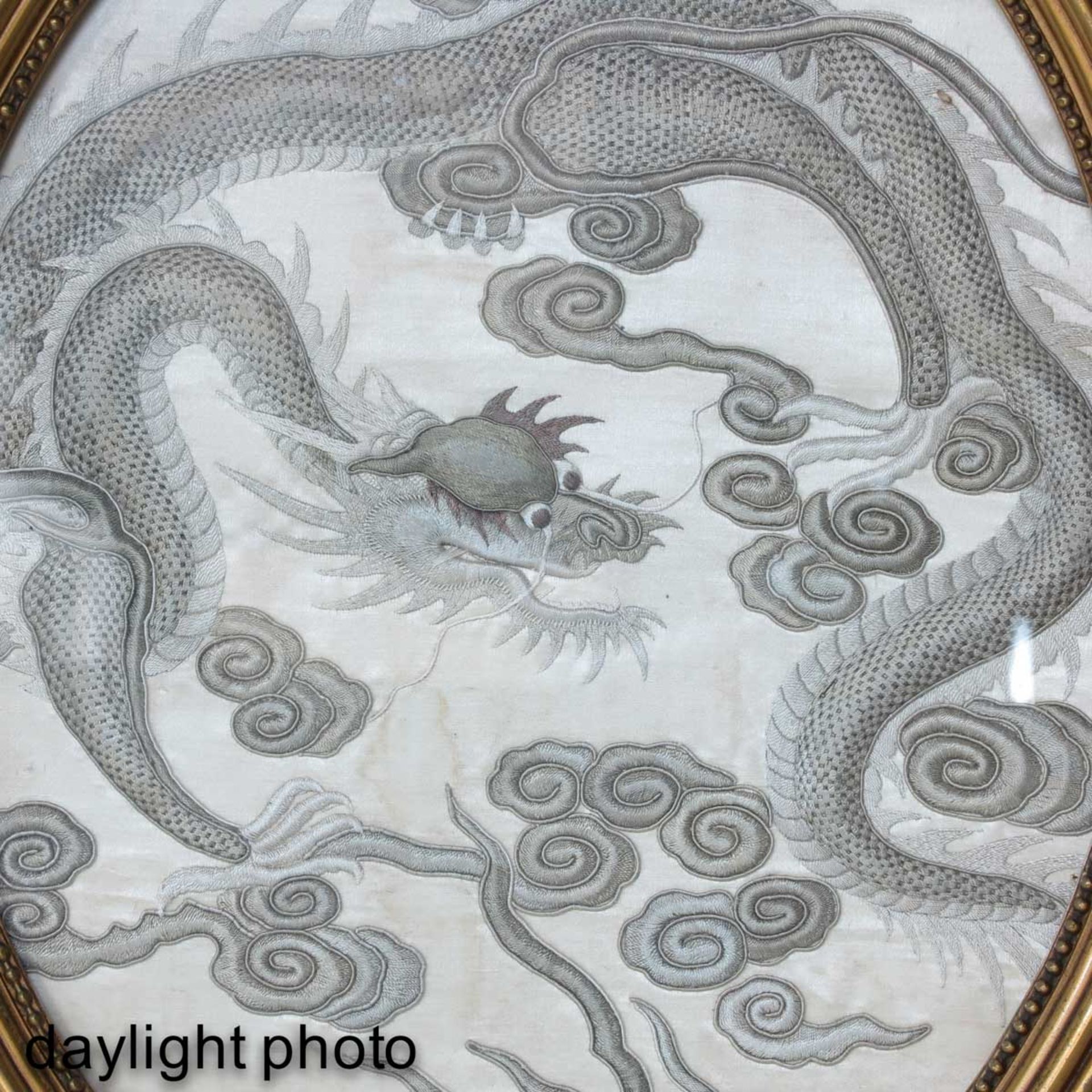 A Framed Chinese Silk Embroidery - Bild 5 aus 5