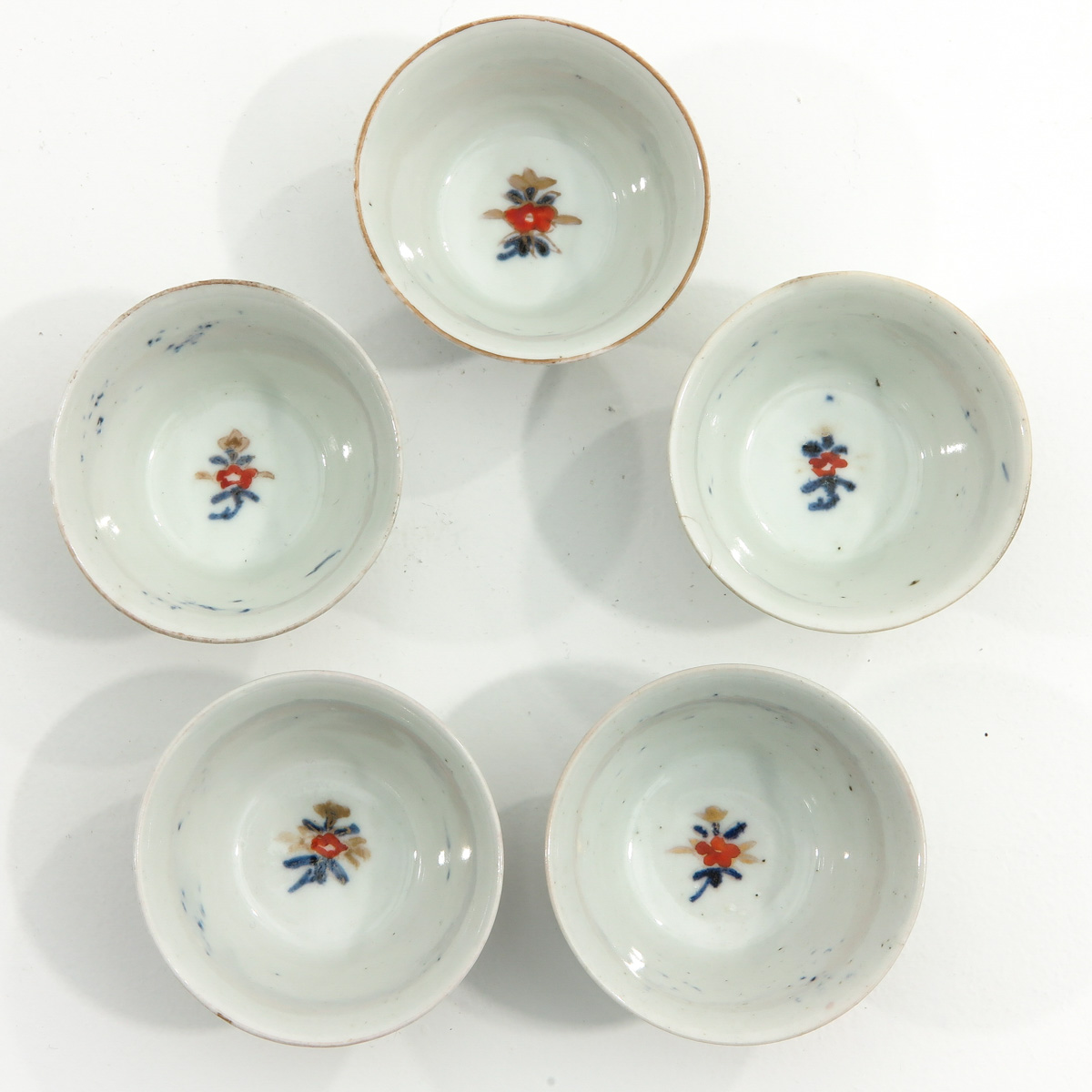 A Series of 5 Imari Cups and Saucers - Image 7 of 10