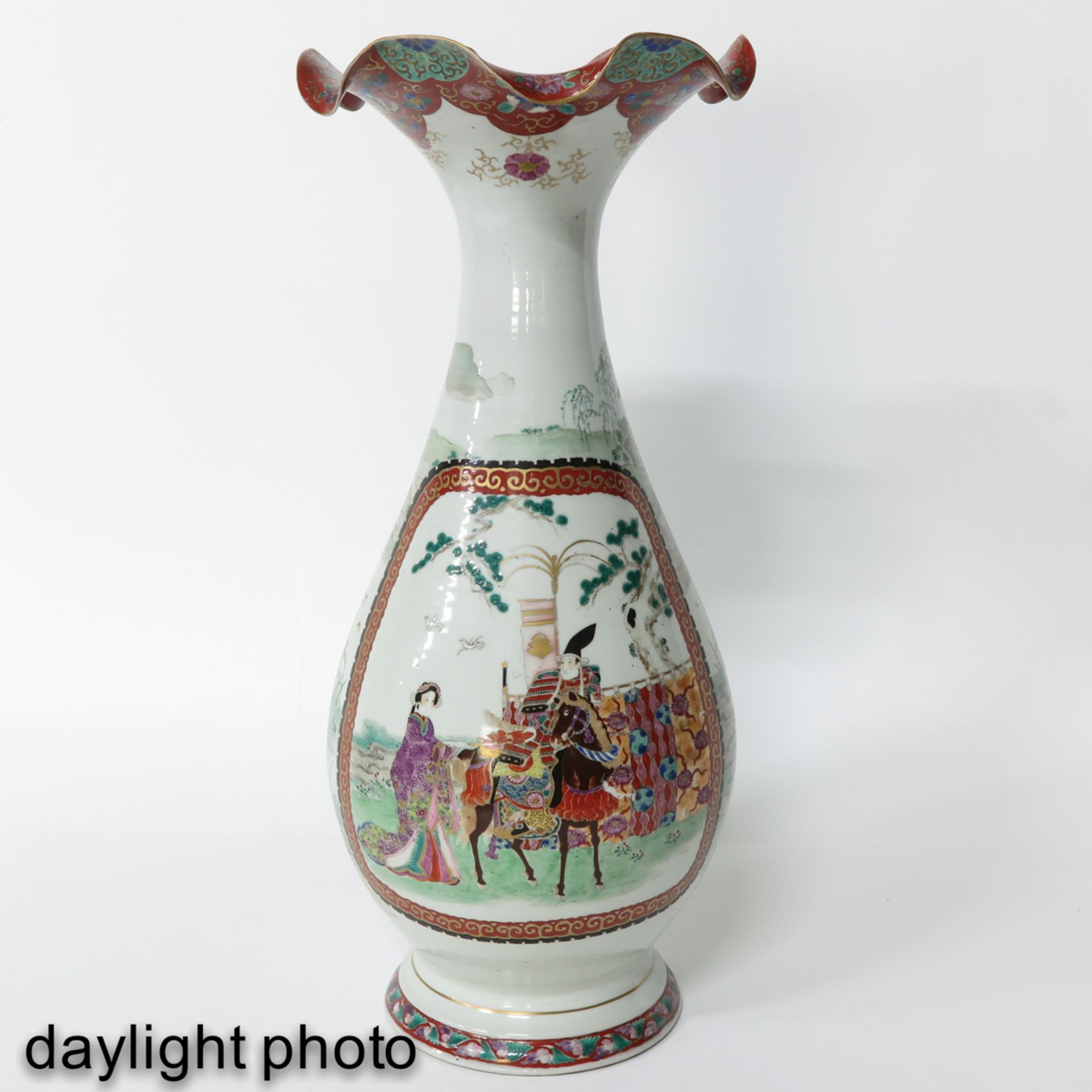 A Japanese Ruffle Top Vase - Bild 7 aus 10
