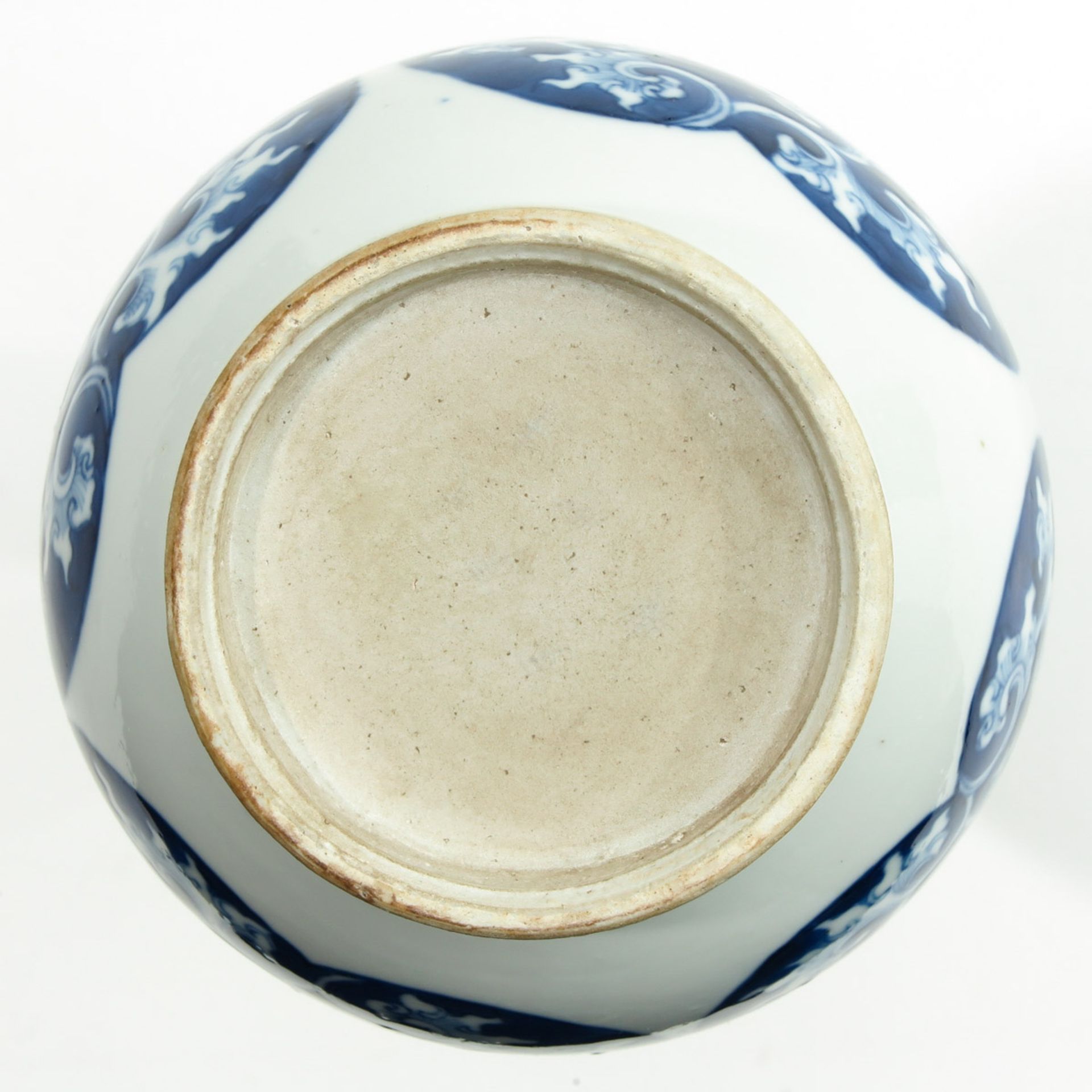 A Blue and White Bottle Vase - Image 6 of 9