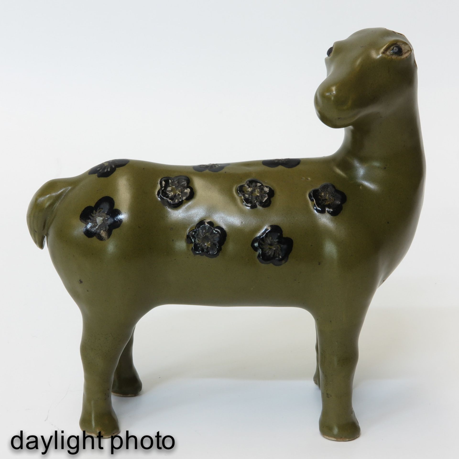 A Tea Dust Decor Animal Sculpture - Image 7 of 9