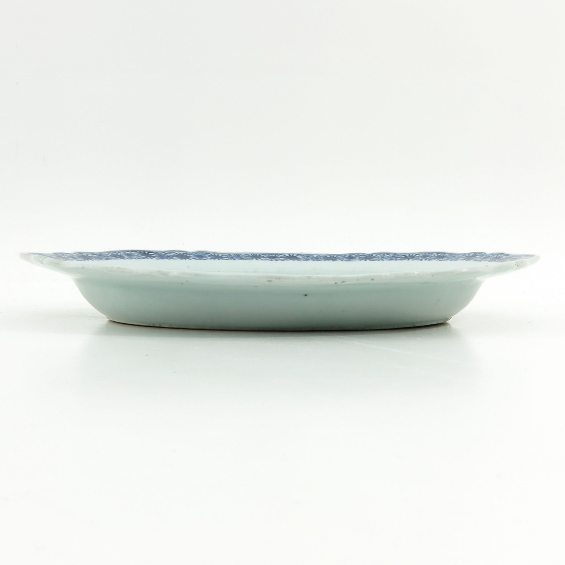 A Blue and White Serving Dish - Image 4 of 7