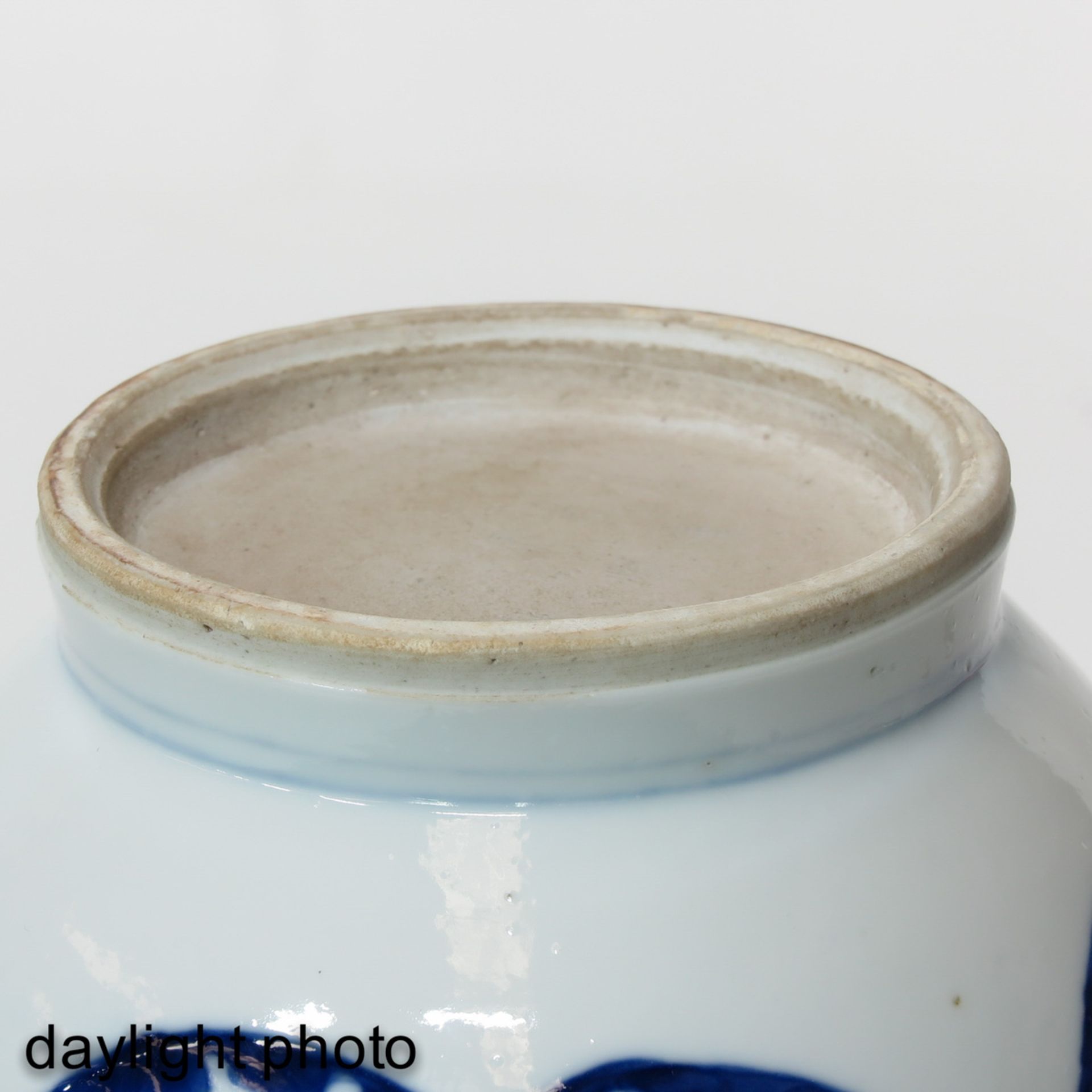 A Blue and White Bottle Vase - Image 8 of 9