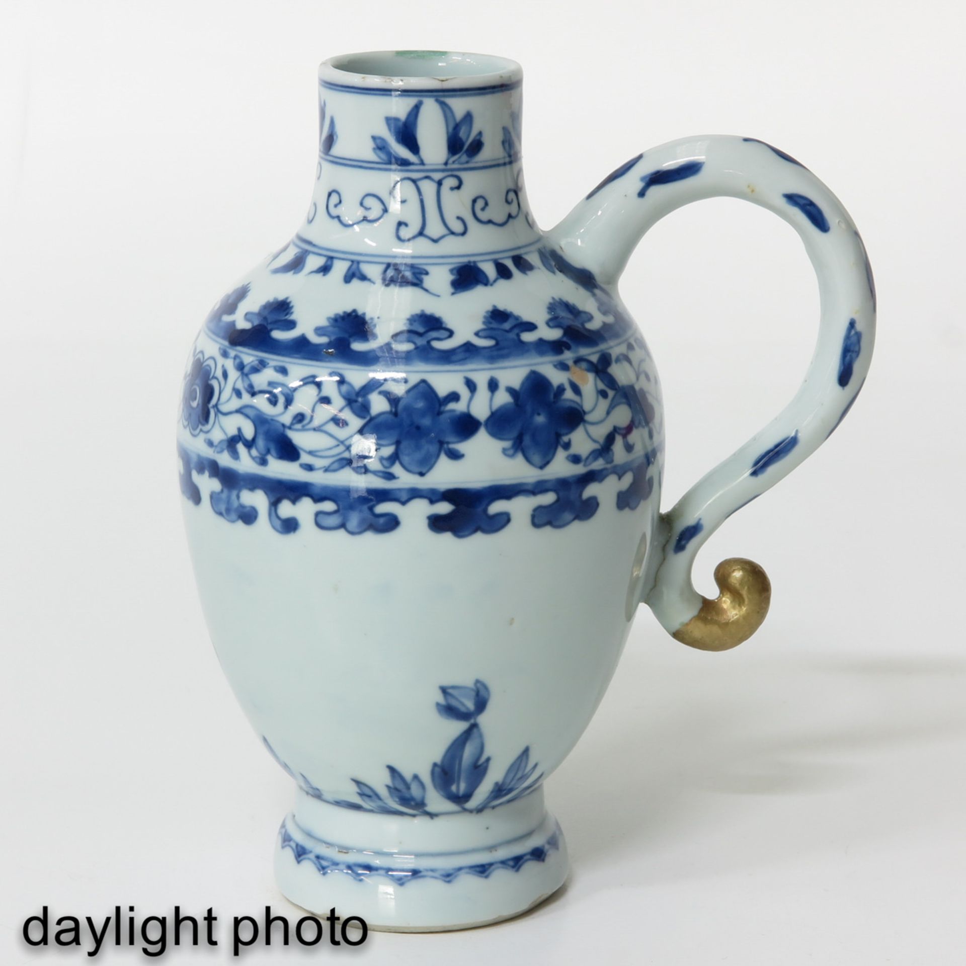 A Blue and White Ewer - Image 7 of 9