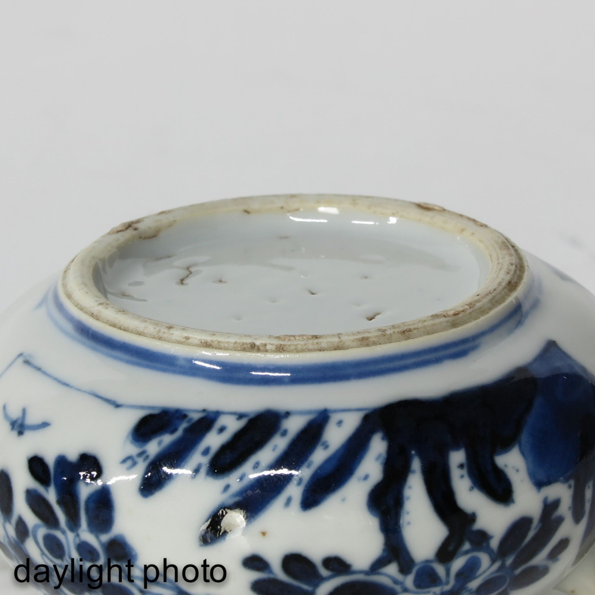 A Small Kangxi Period Teapot - Bild 8 aus 9