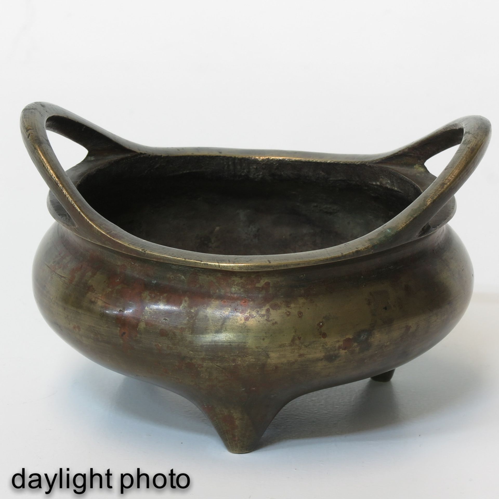 A Bronze Tripod Censer - Bild 7 aus 9