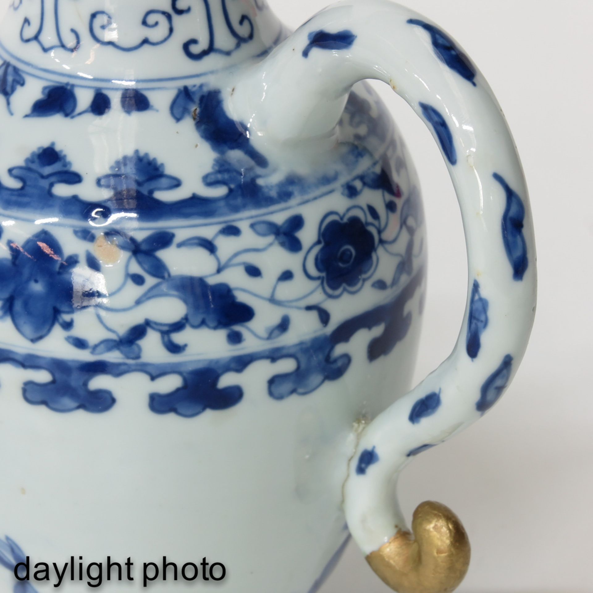 A Blue and White Ewer - Image 9 of 9