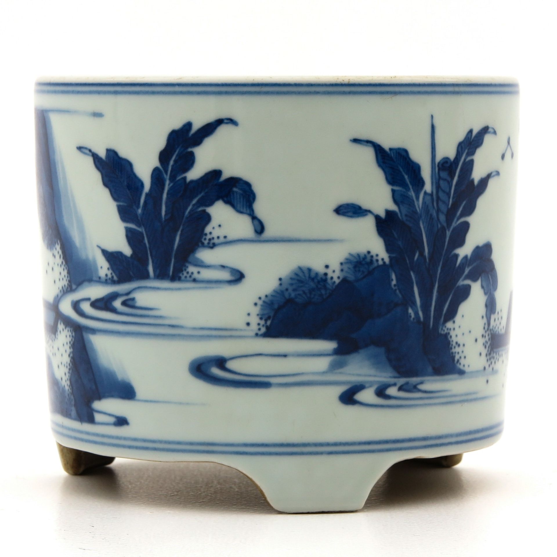 A Blue and White Brush Pot - Image 3 of 9