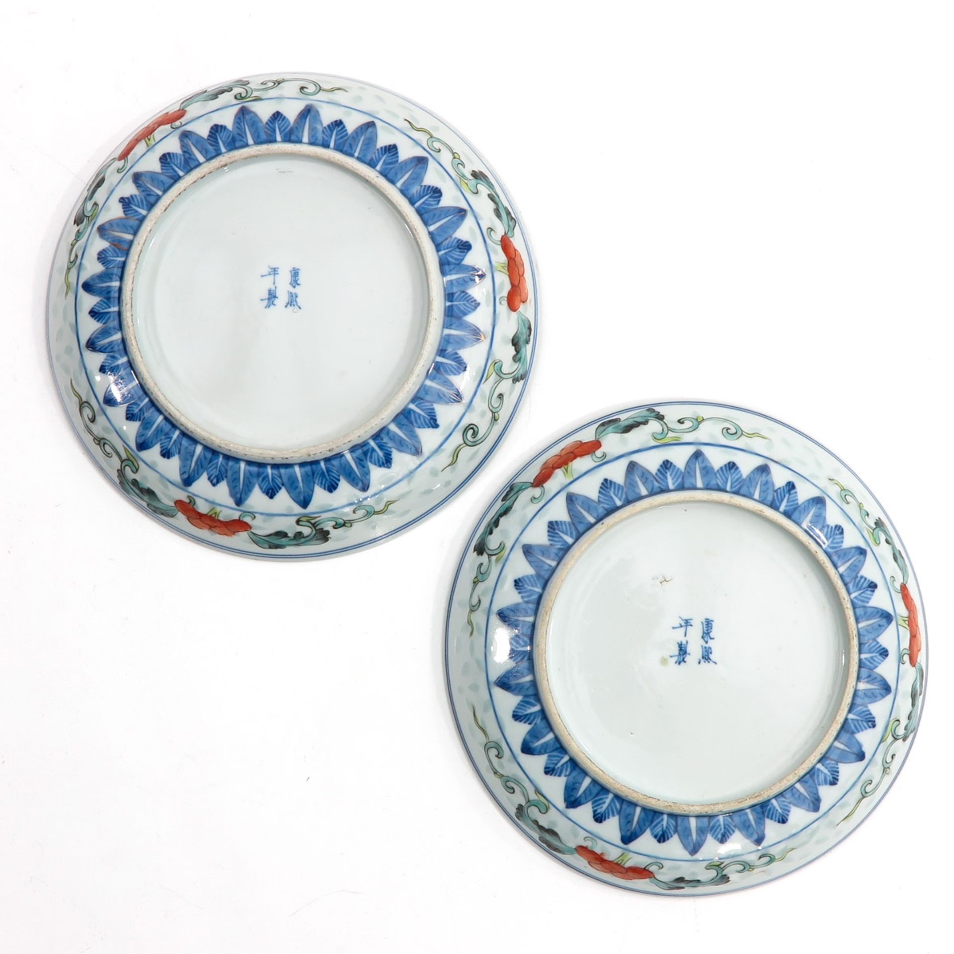 A Pair of Polychrome Decor Plates - Bild 2 aus 10