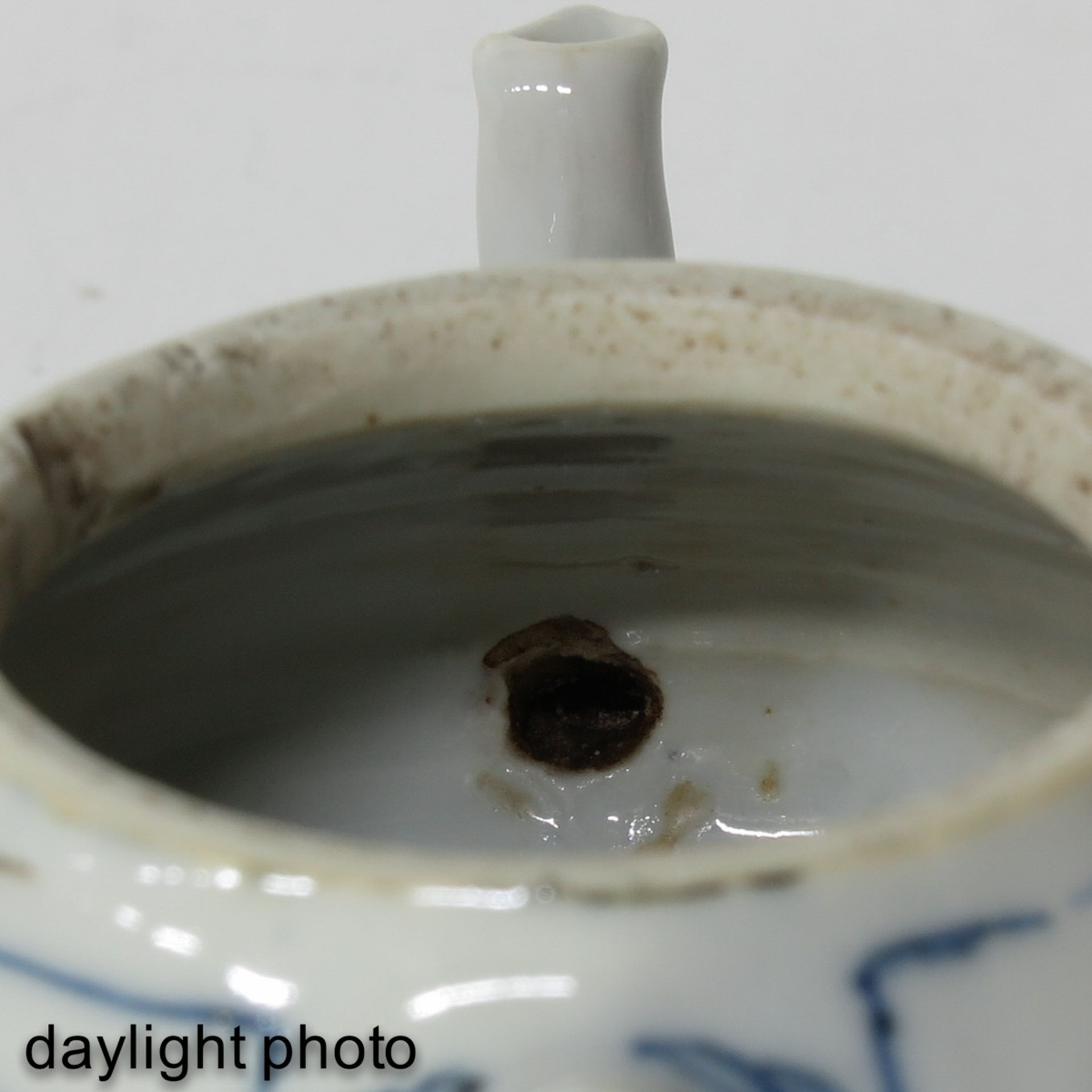A Small Kangxi Period Teapot - Bild 9 aus 9