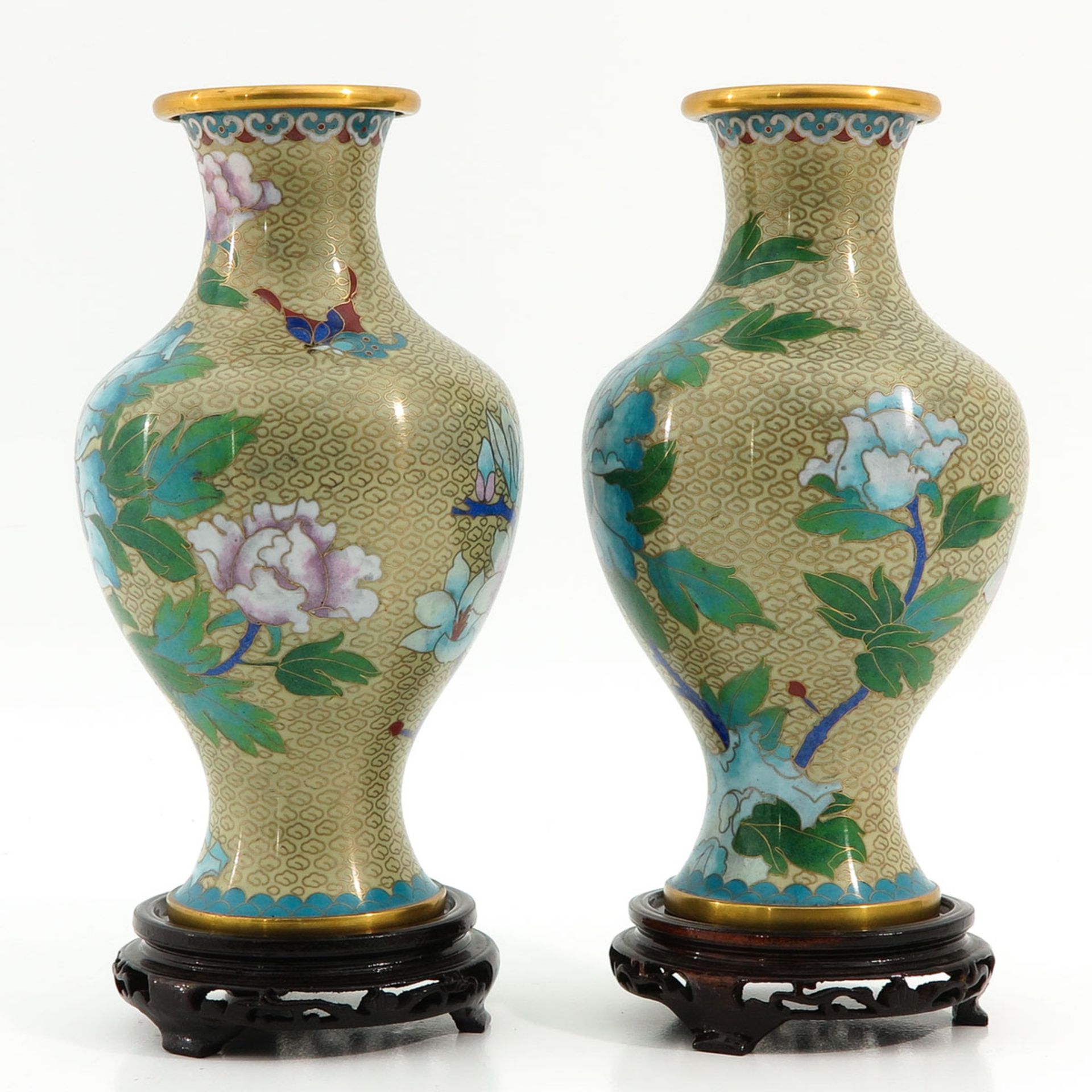 A Pair of Cloisonne Vases - Bild 2 aus 9