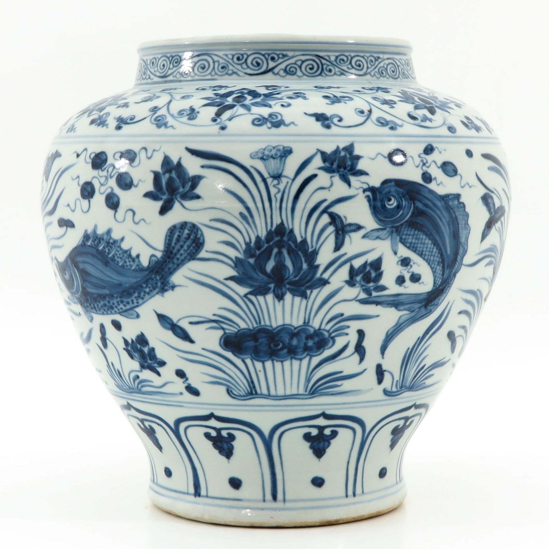 A Blue and White Jar - Bild 4 aus 9