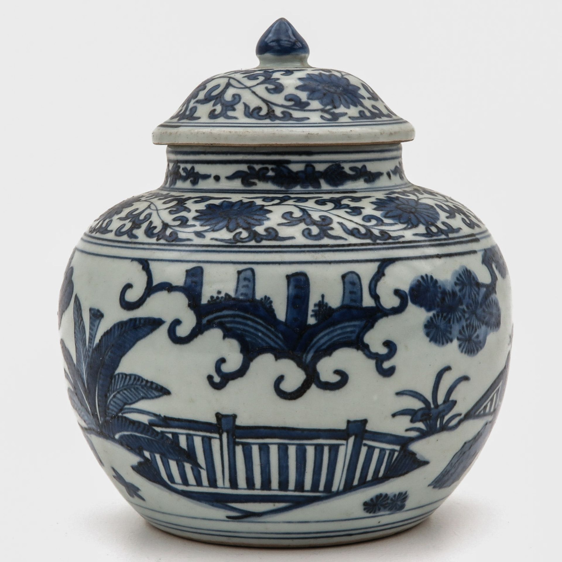 A BLue and White Jar with Cover - Bild 4 aus 9