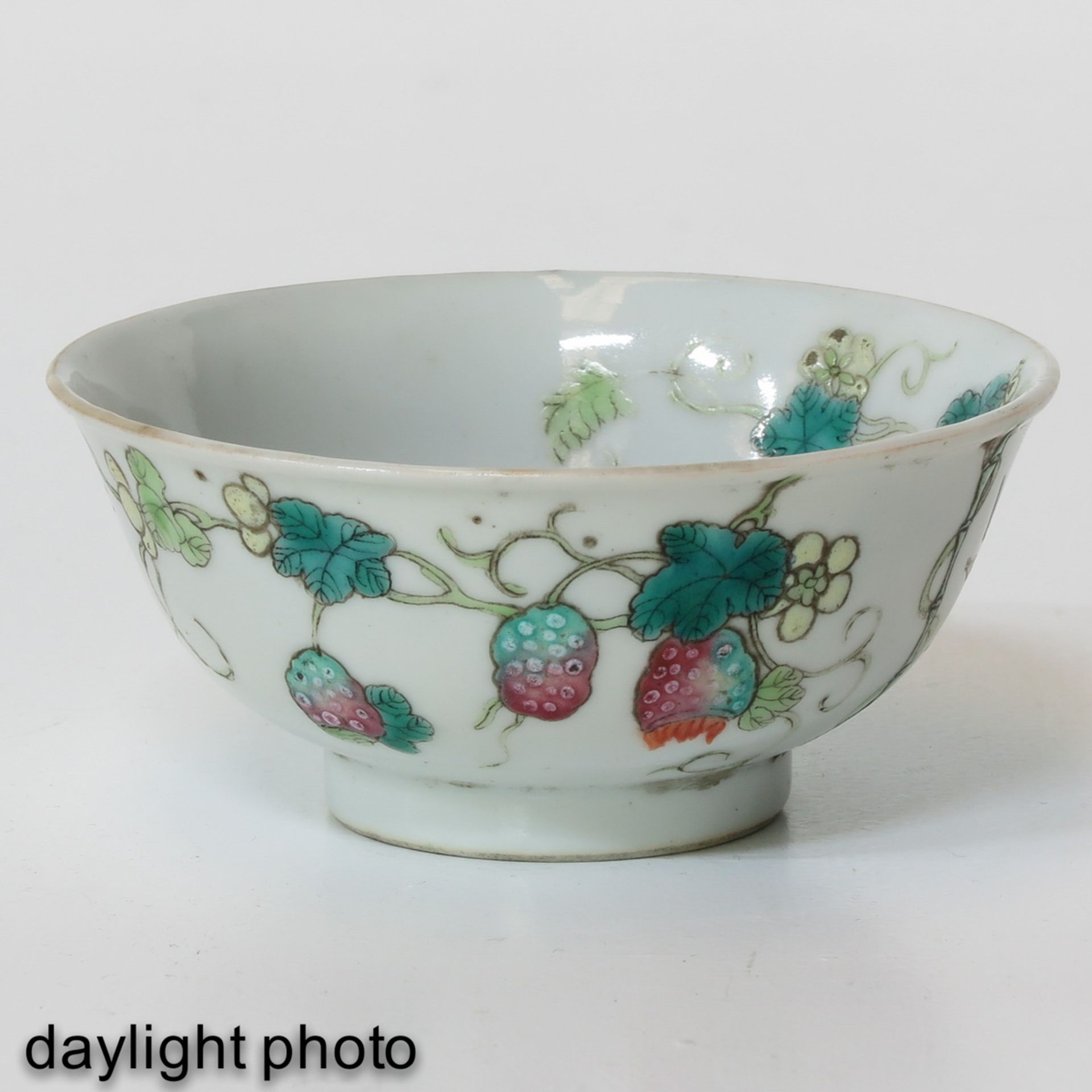 A Pair of Famille Rose Cups - Image 7 of 9