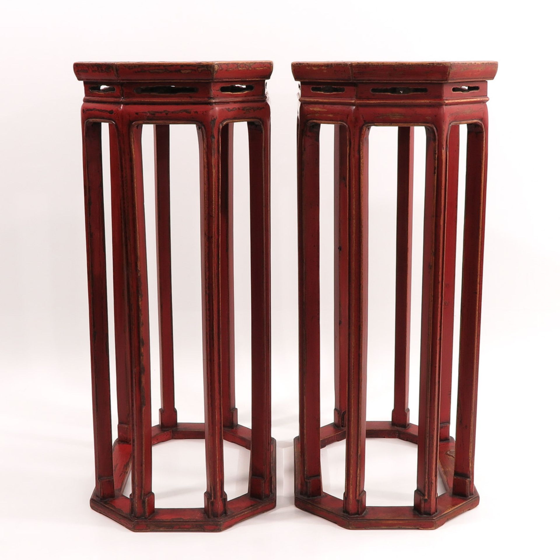 A Pair of Chinese Lacquer Side Tables - Bild 2 aus 10