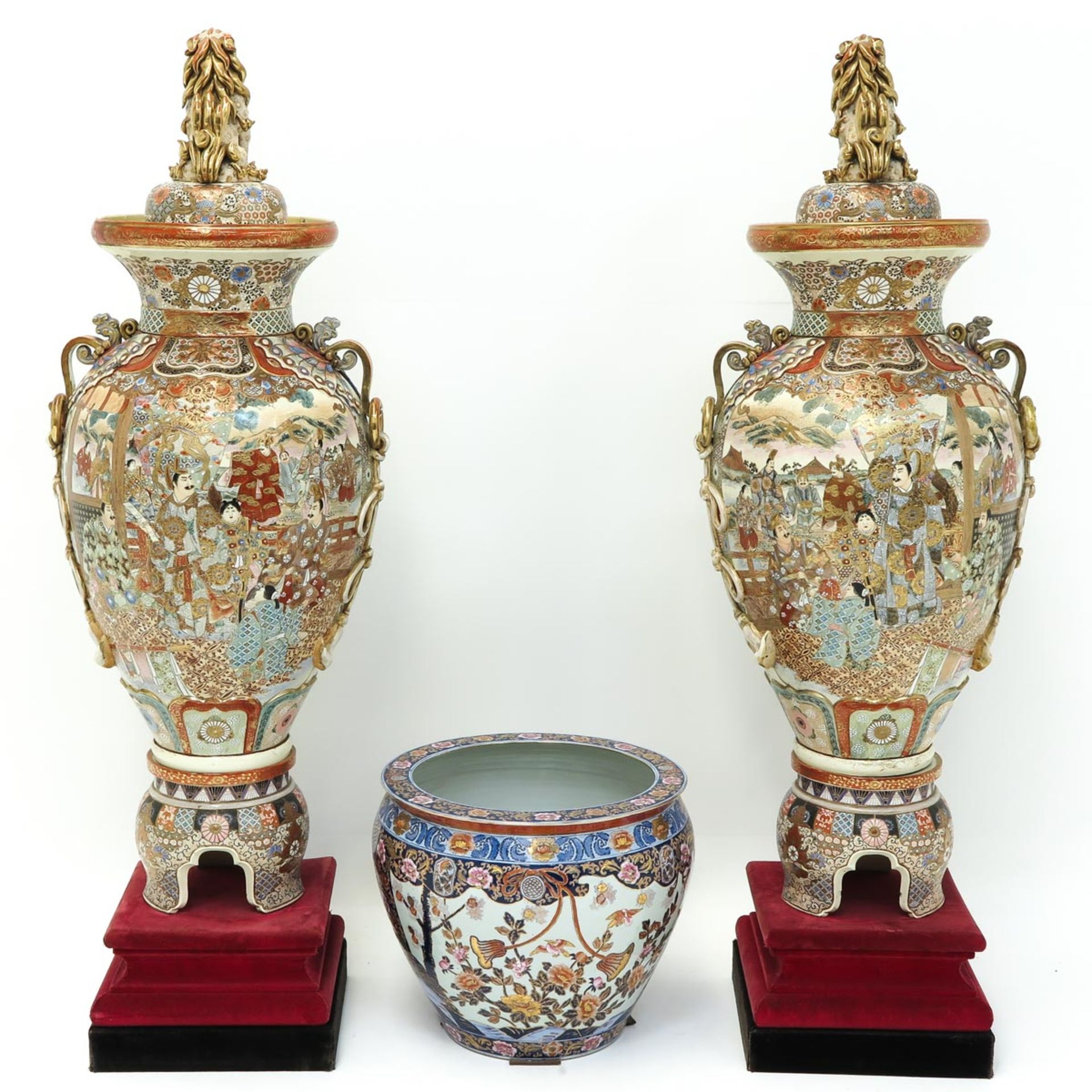 A Collection of Satsuma Porcelain - Bild 3 aus 10