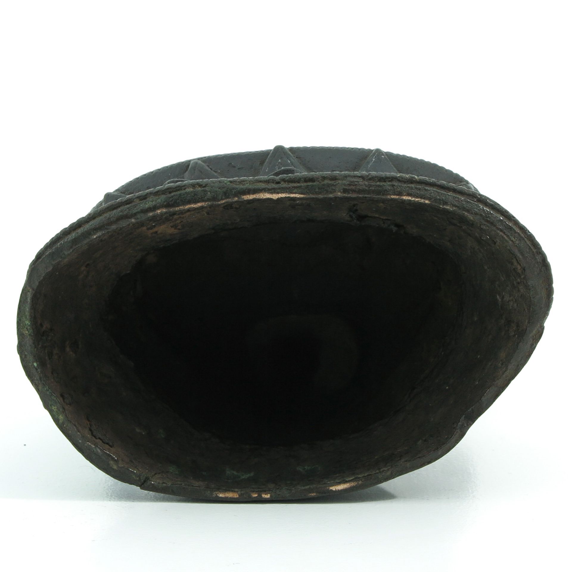 A Bronze Quanyin Sculpture - Bild 6 aus 9