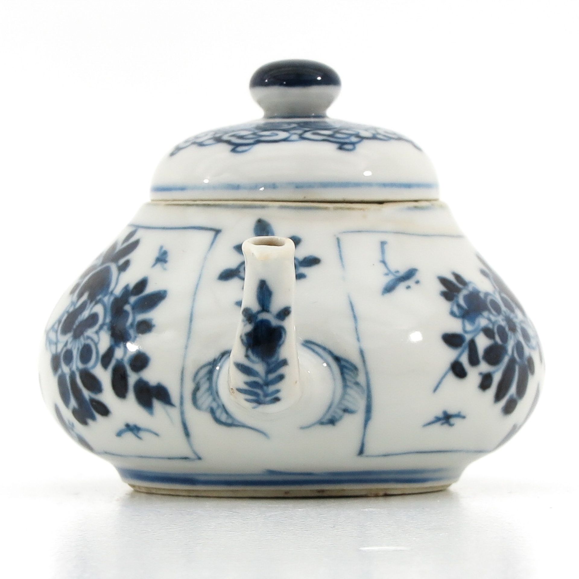 A Small Kangxi Period Teapot - Bild 4 aus 9