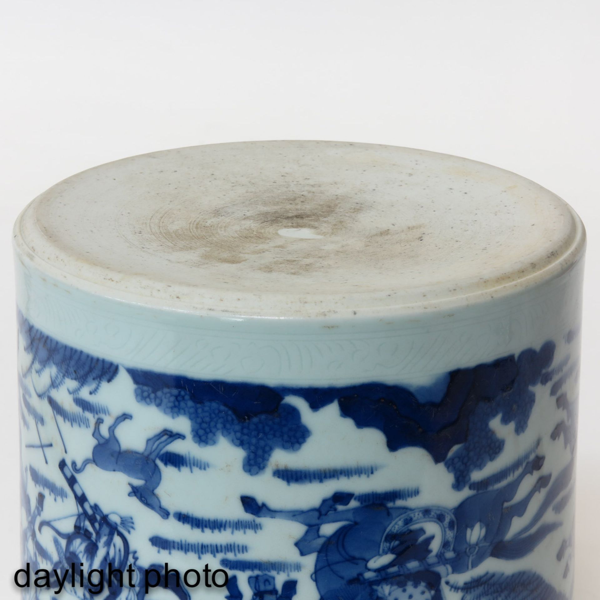 A Blue and White Brush Pot - Bild 8 aus 9