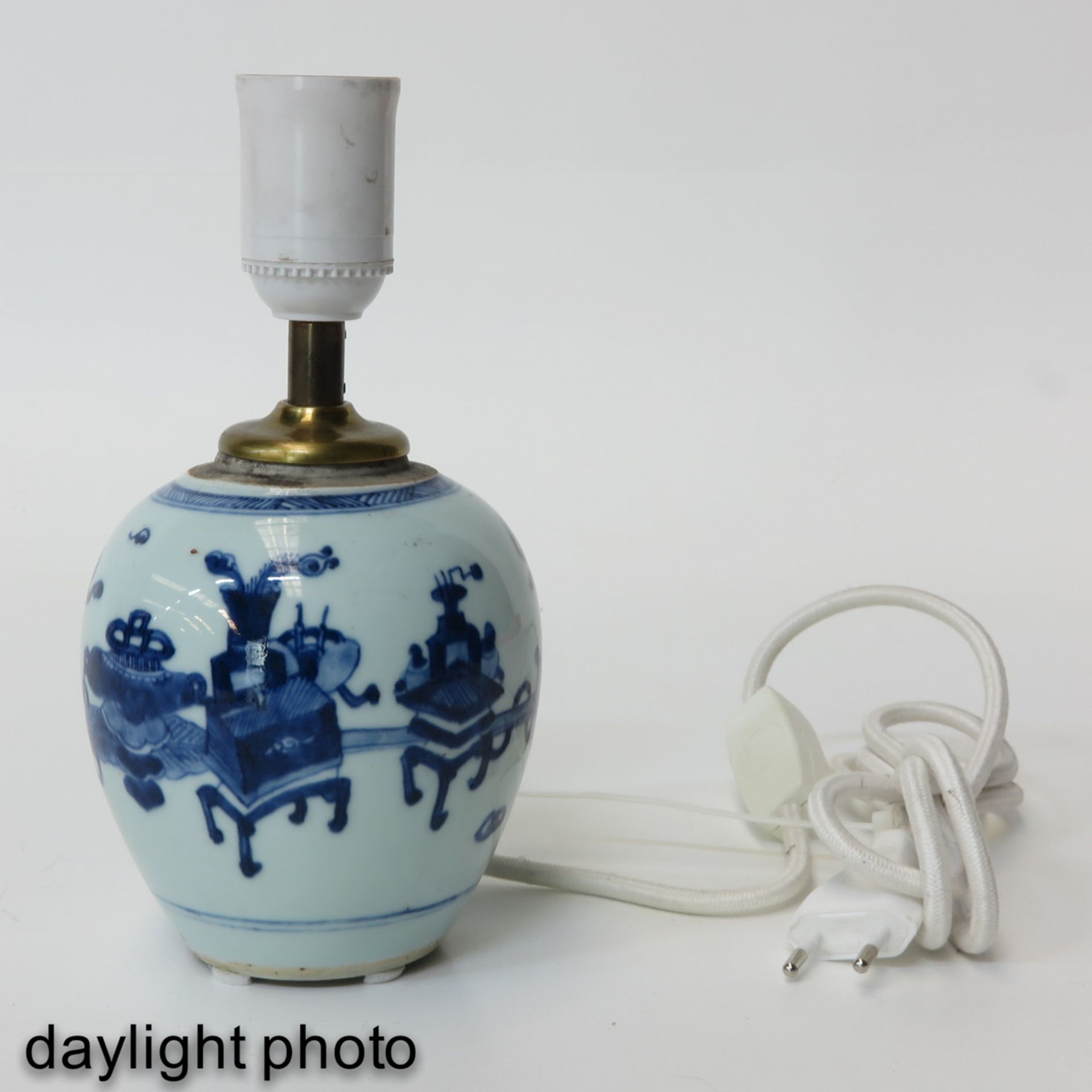 A Blue and White Lamp - Image 7 of 9