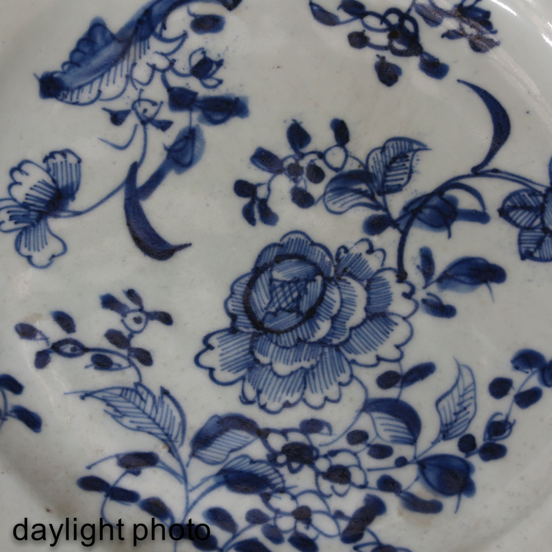 A Series of 5 Blue and White Plates - Bild 9 aus 9