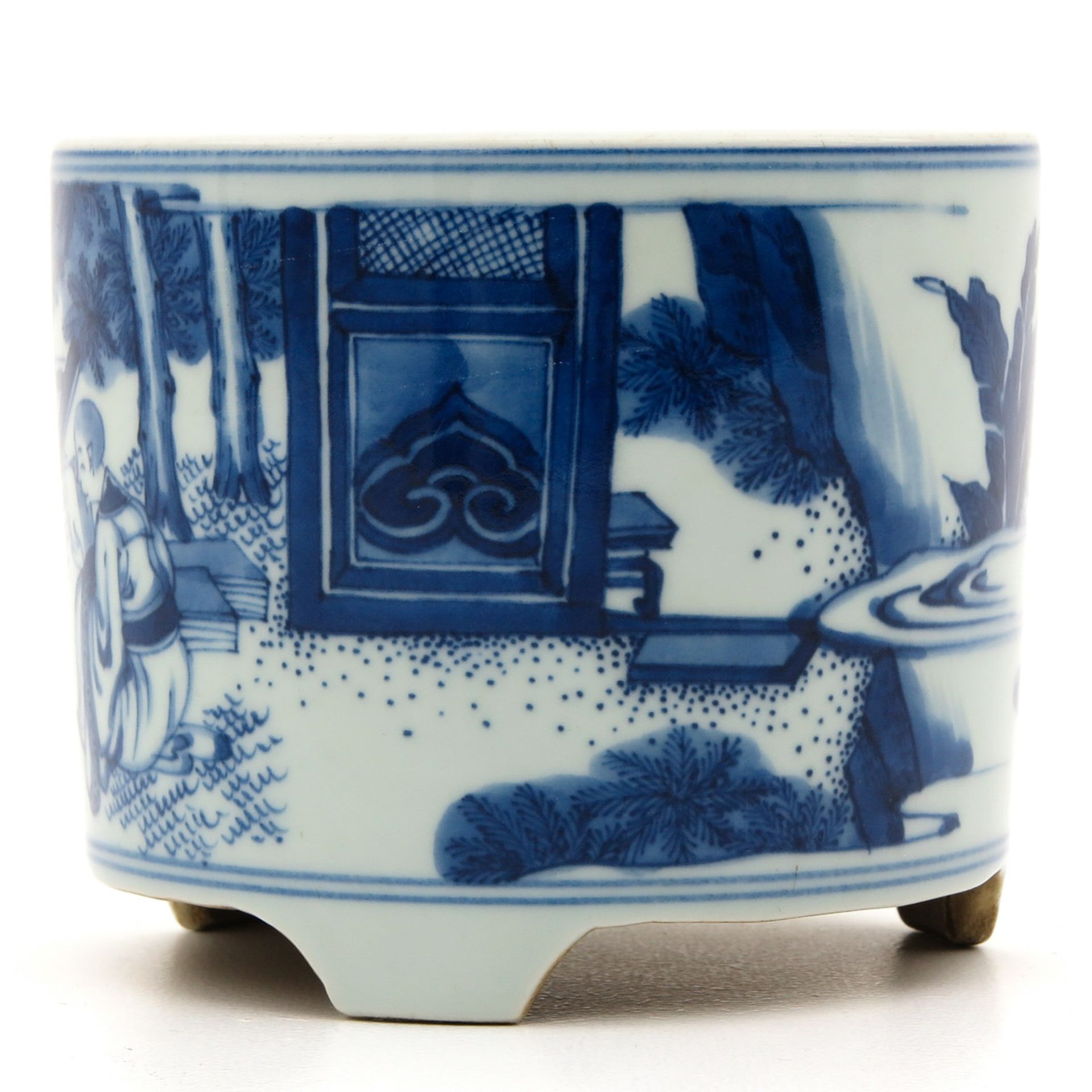 A Blue and White Brush Pot - Image 2 of 9