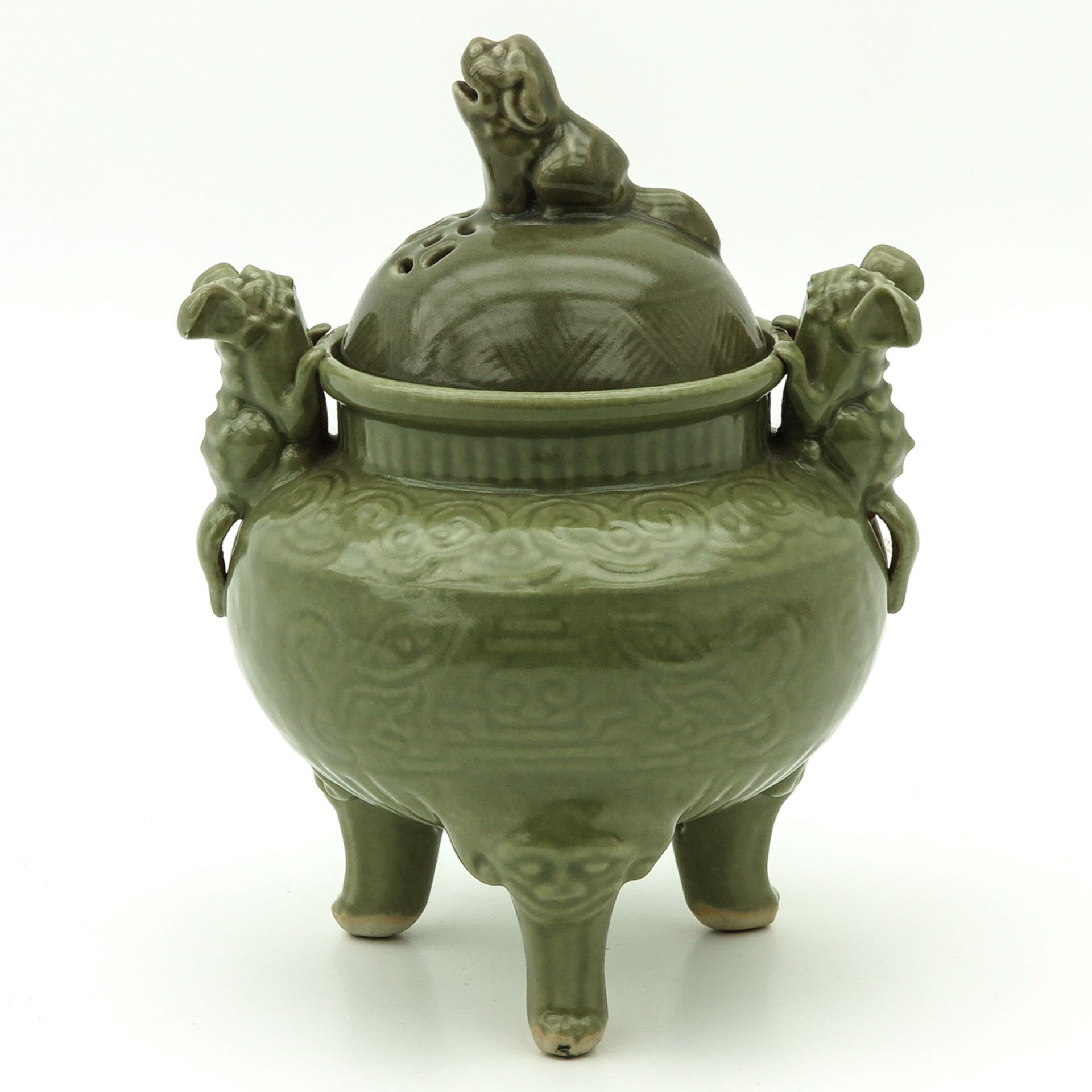 A Celadon Tripod Censer with Cover