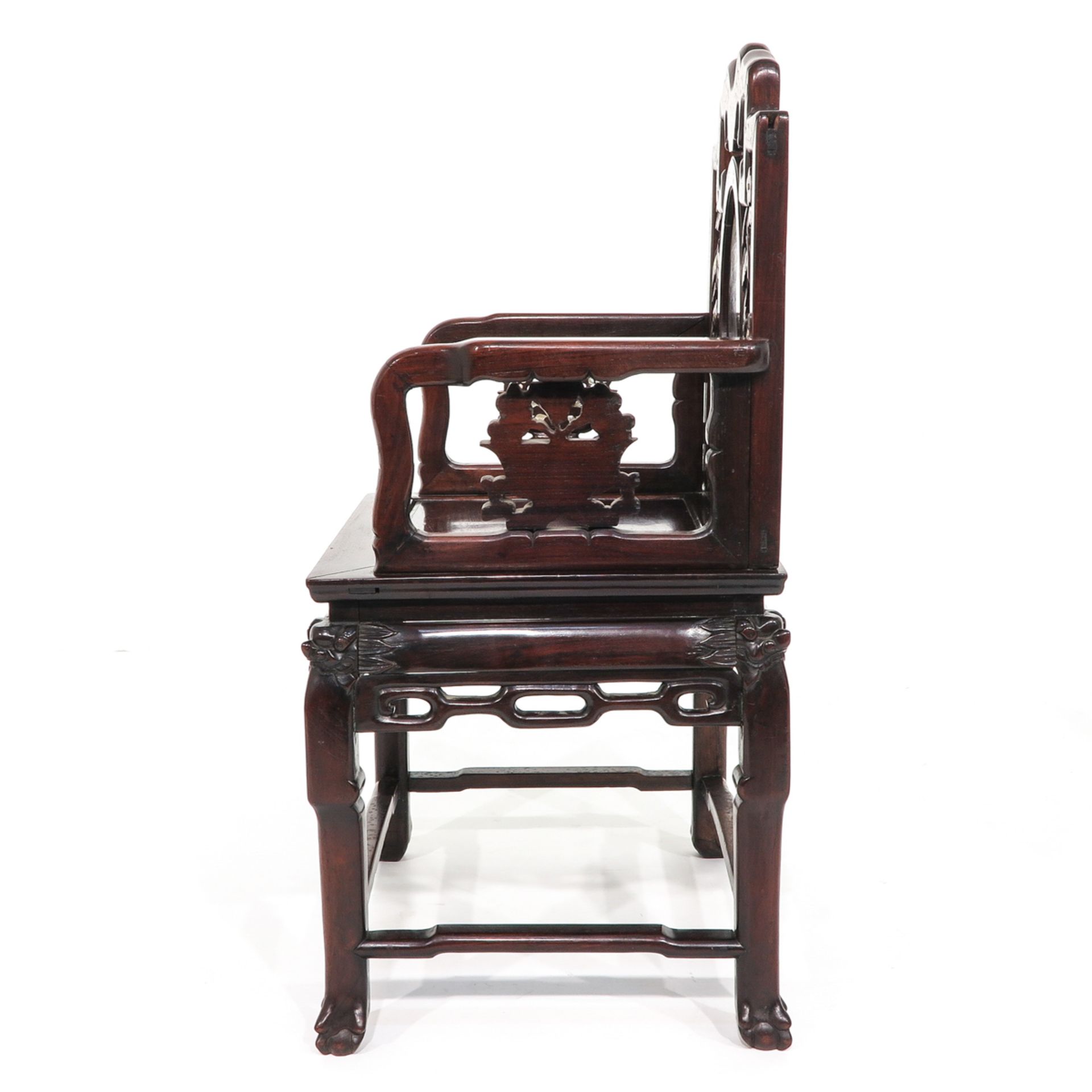 A Pair of Chinese Chairs and Side Table - Bild 8 aus 10