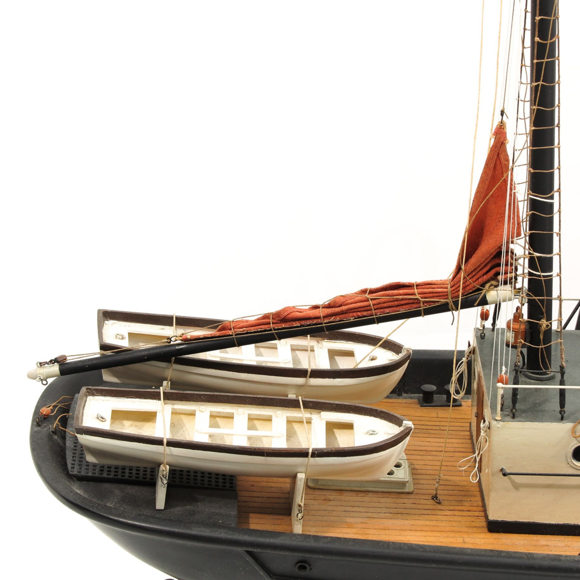 A Wood and Plastic Model Ship - Bild 5 aus 7