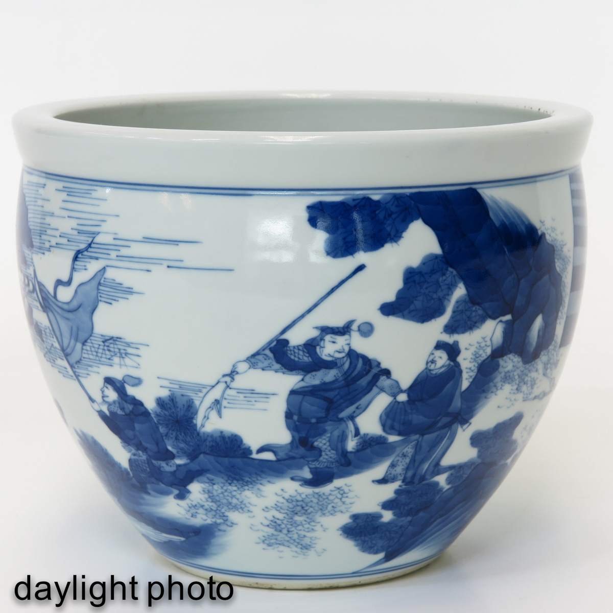 A Blue and White Cache Pot - Image 7 of 9