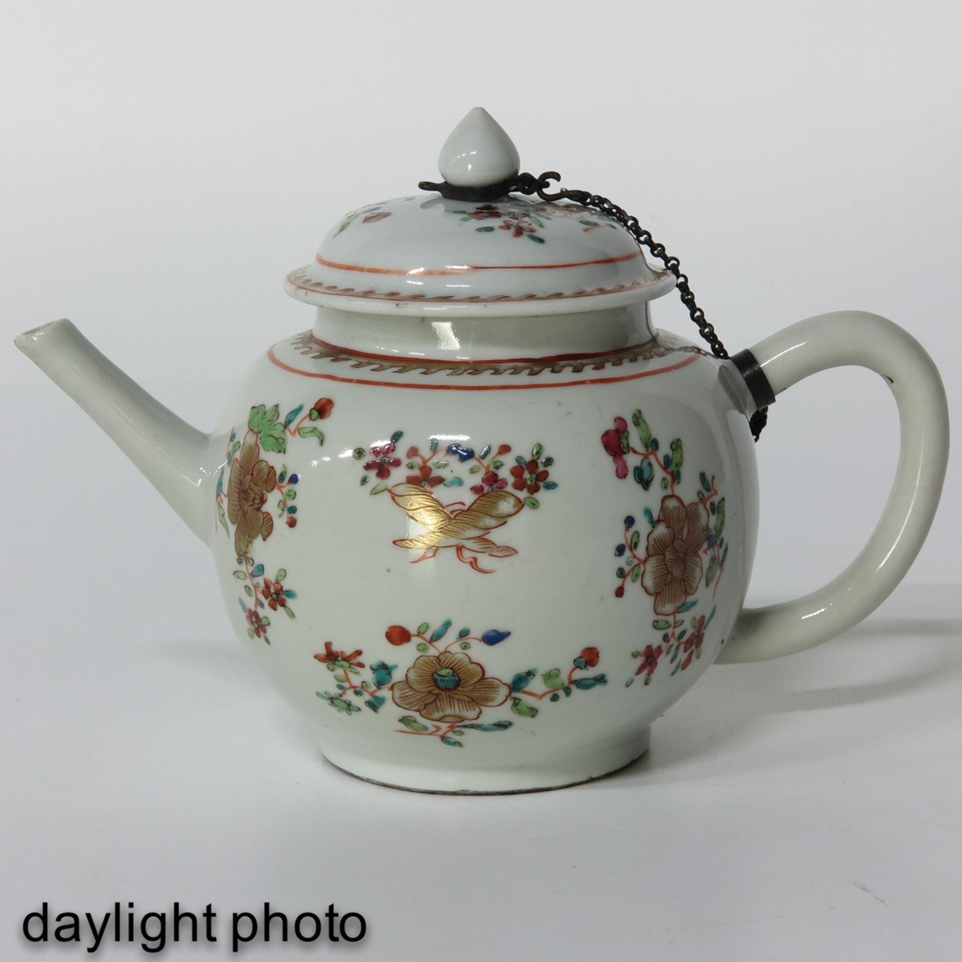 A Famille Rose Teapot - Bild 7 aus 10