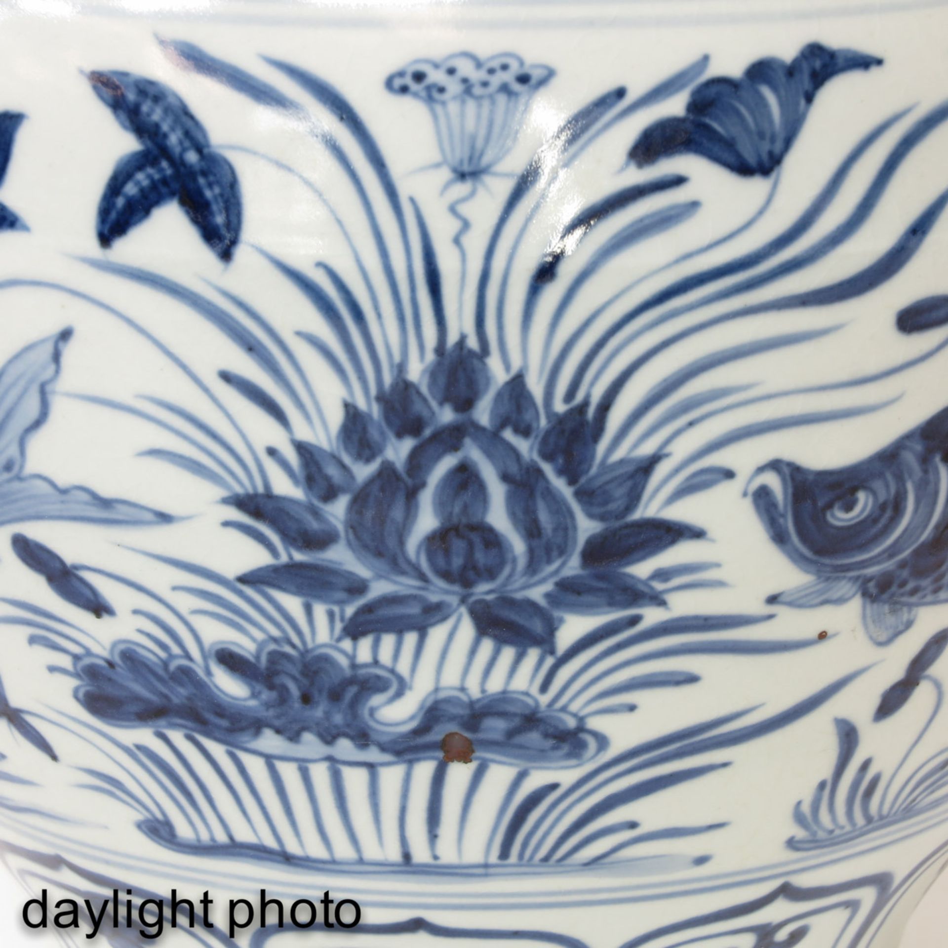 A Blue and White Jar - Bild 9 aus 9