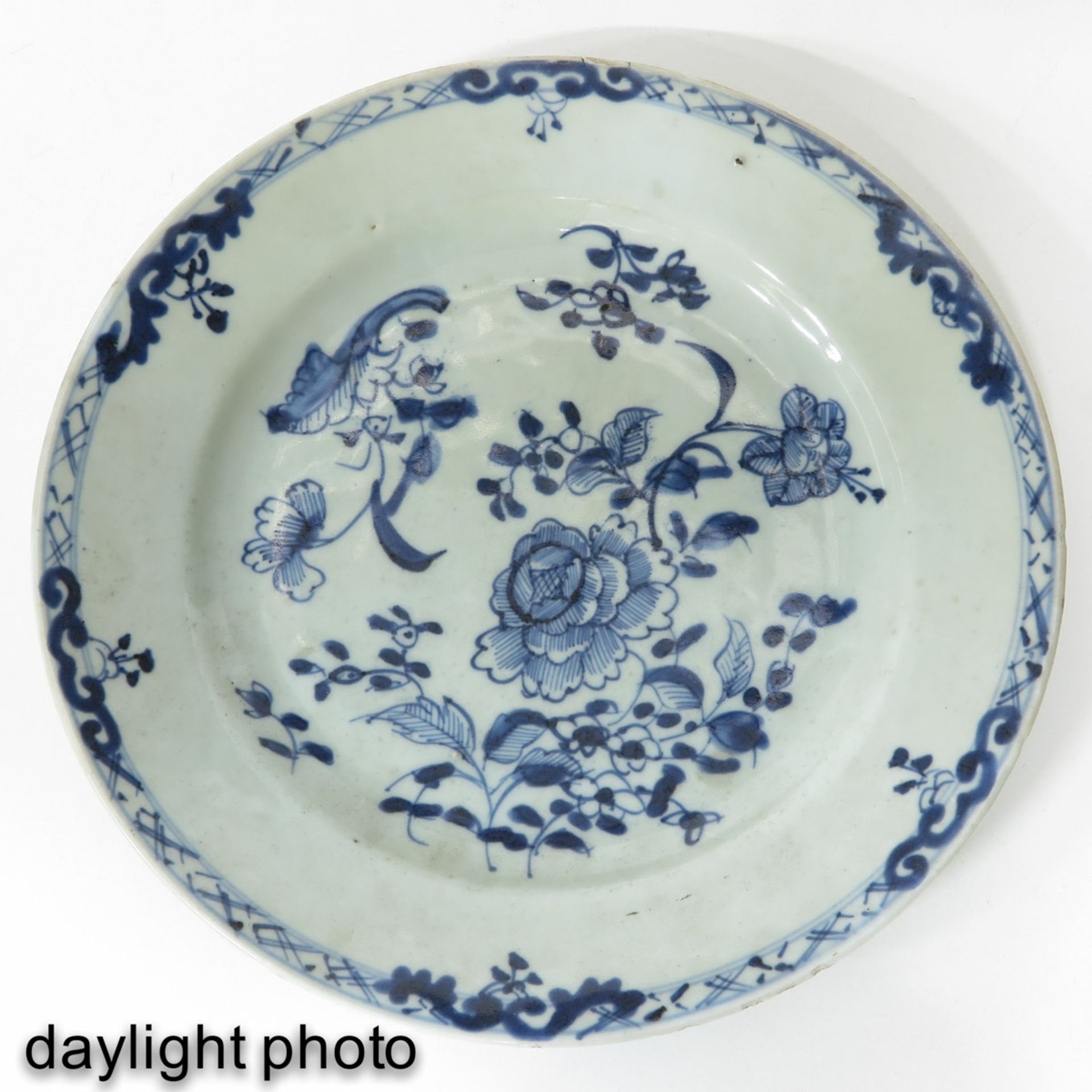 A Series of 5 Blue and White Plates - Bild 7 aus 9