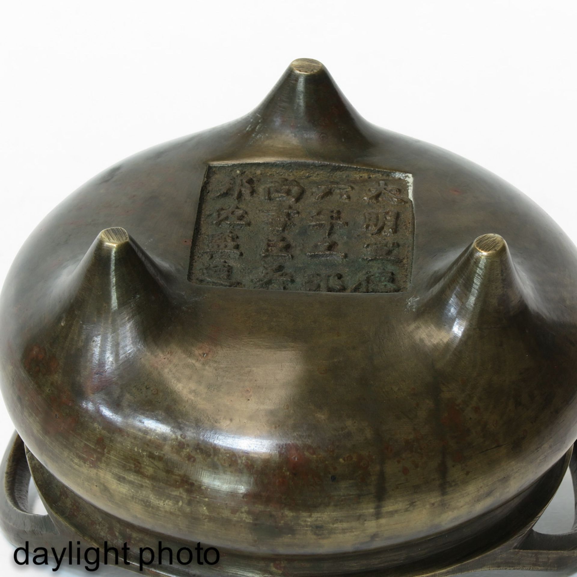 A Bronze Tripod Censer - Bild 8 aus 9