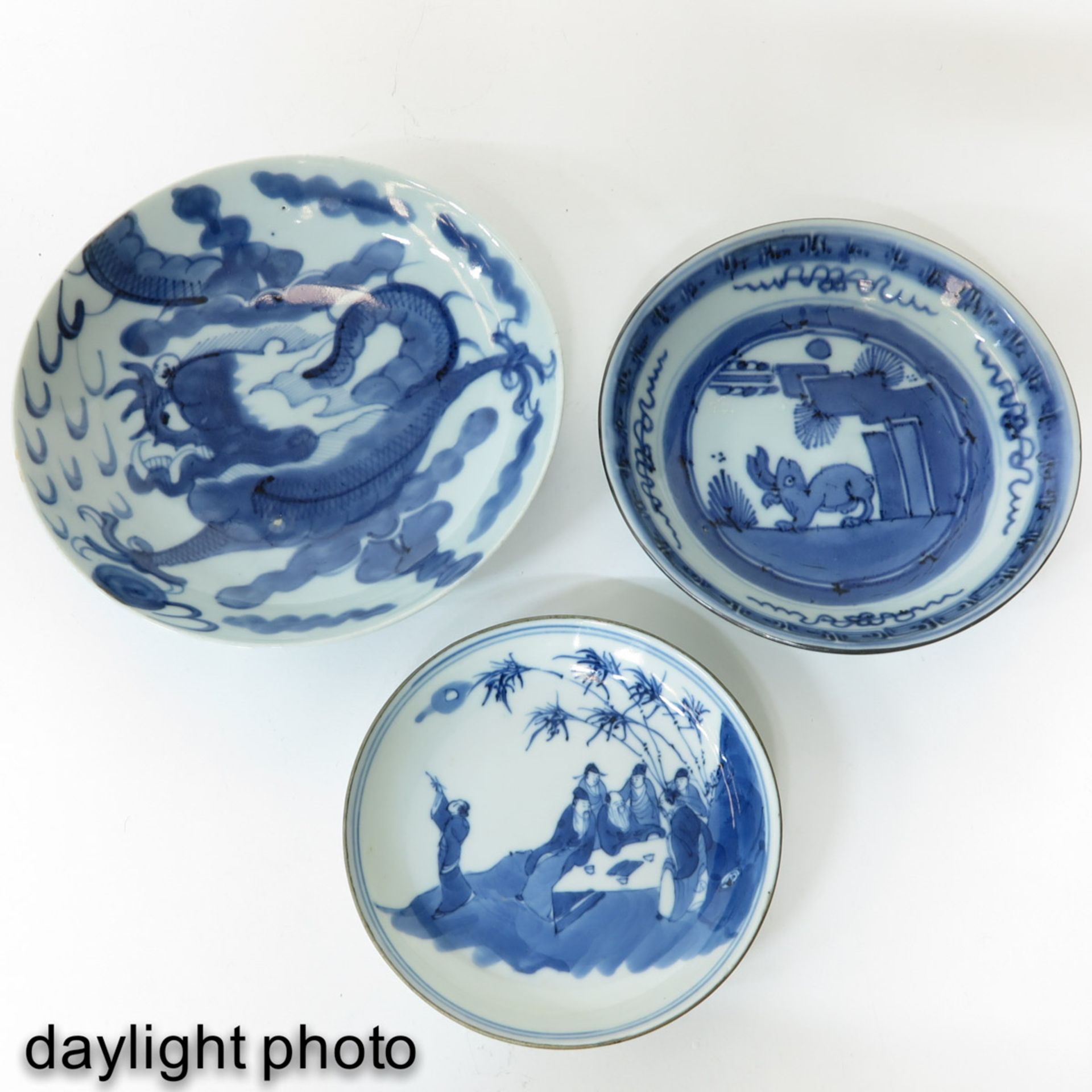 Three Small Blue and White Plates - Bild 9 aus 10