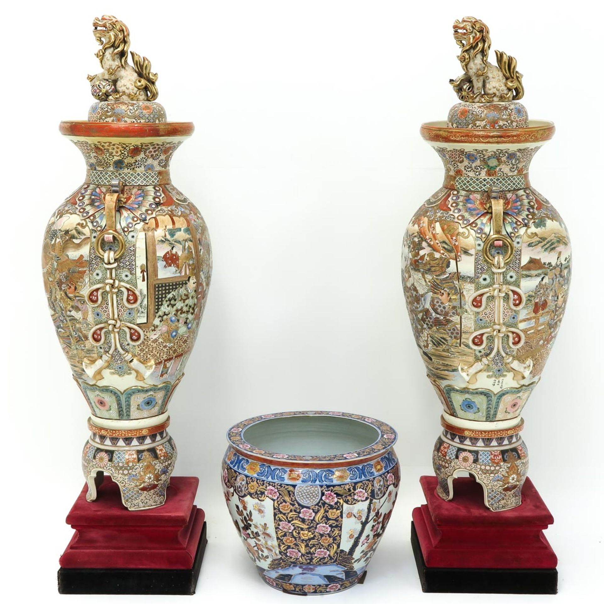A Collection of Satsuma Porcelain - Bild 2 aus 10