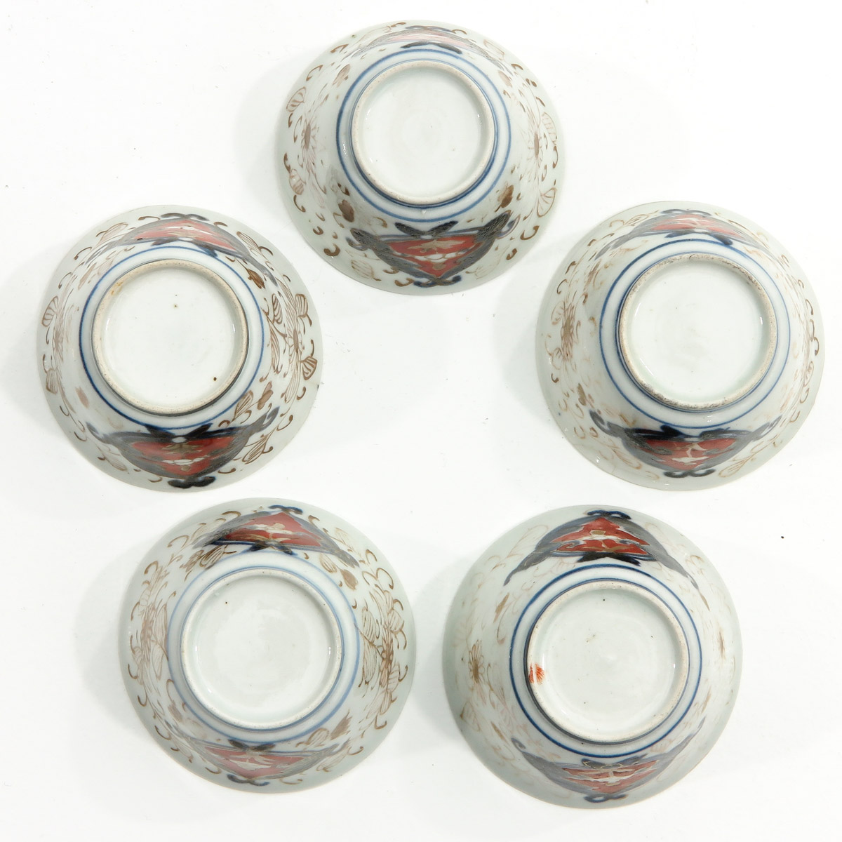 A Series of 5 Imari Cups and Saucers - Image 8 of 10