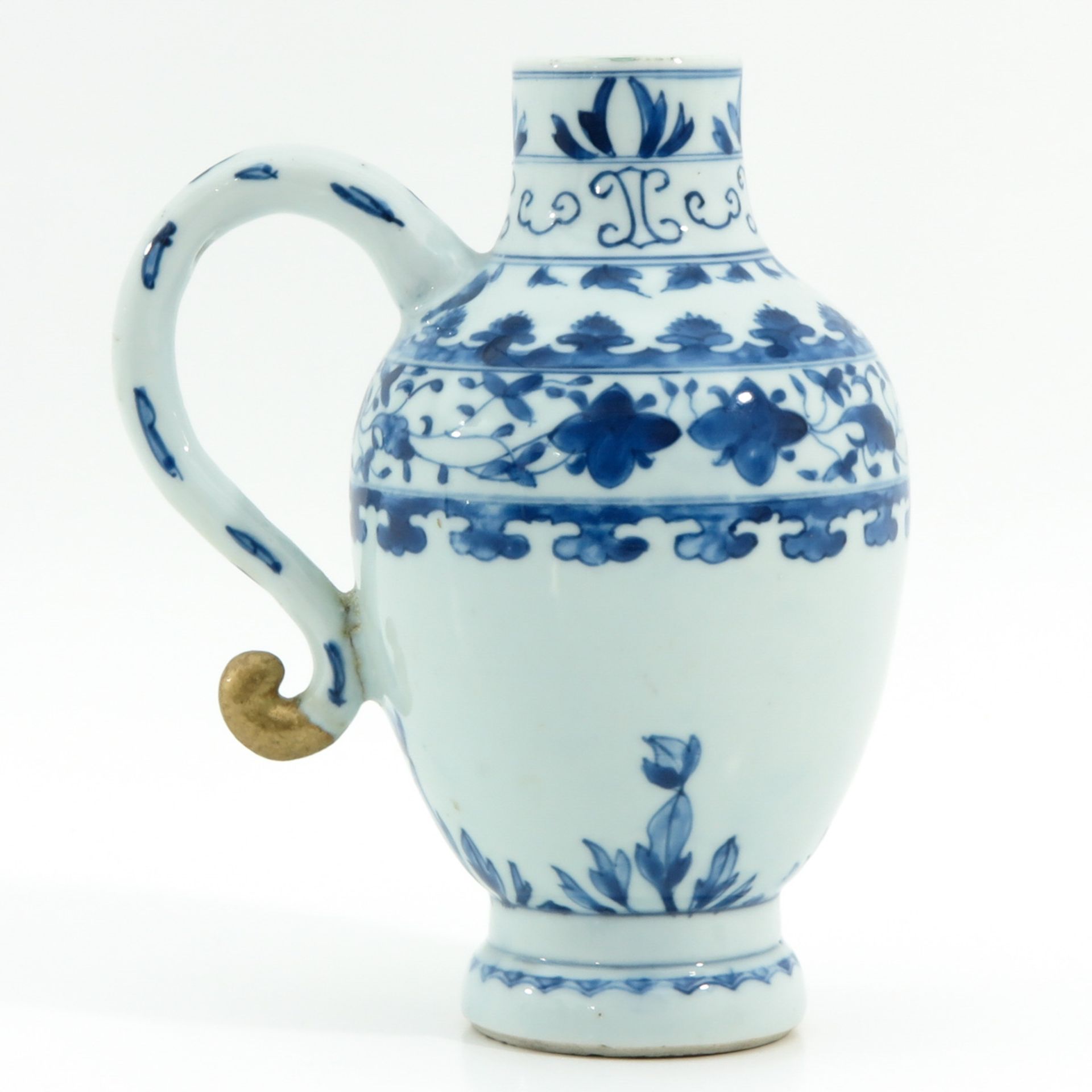 A Blue and White Ewer - Image 3 of 9