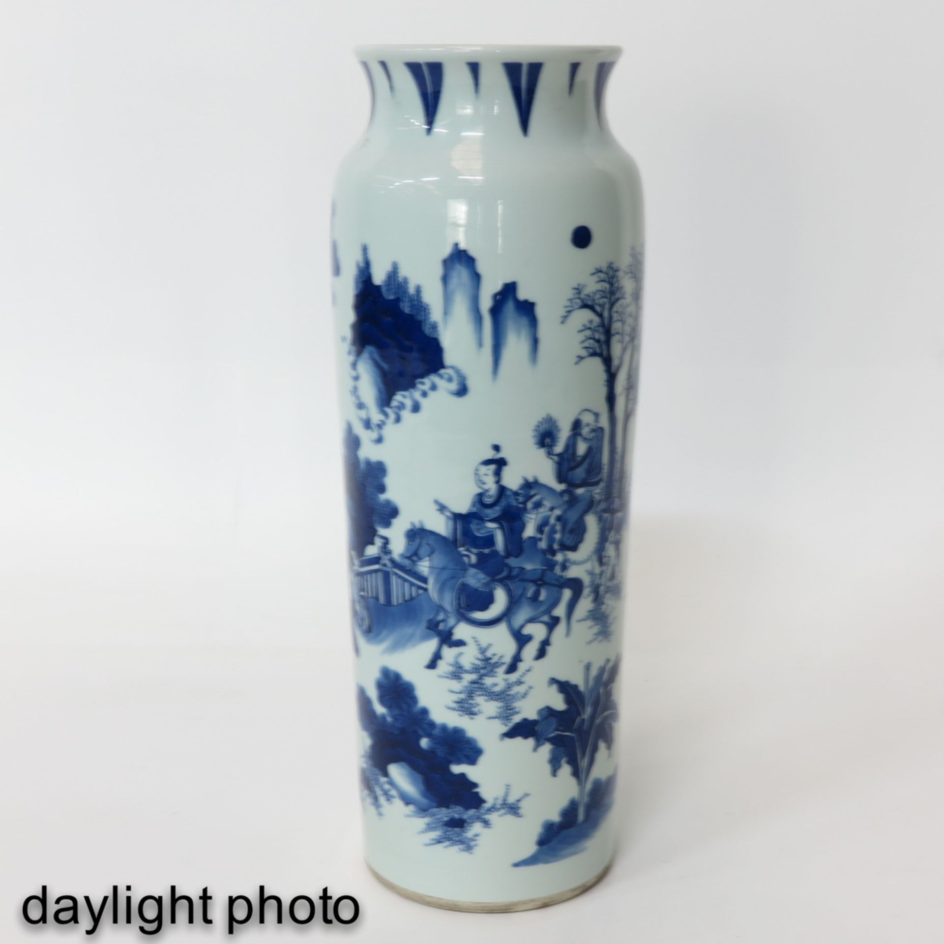 A Blue and White Roll Wagon Vase - Image 7 of 10