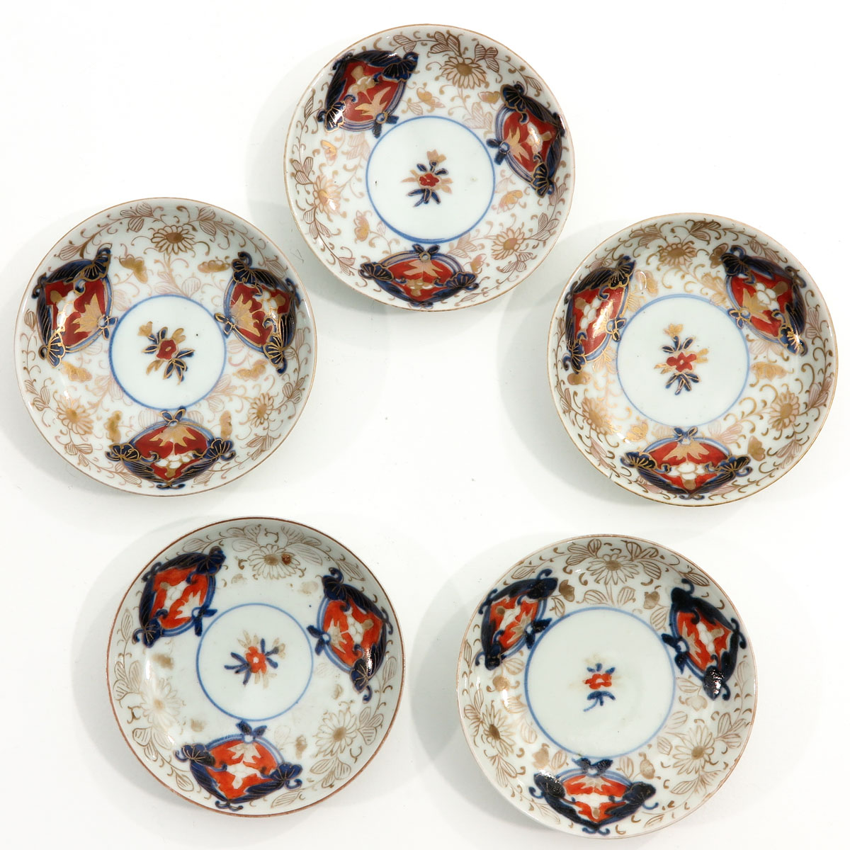 A Series of 5 Imari Cups and Saucers - Image 5 of 10