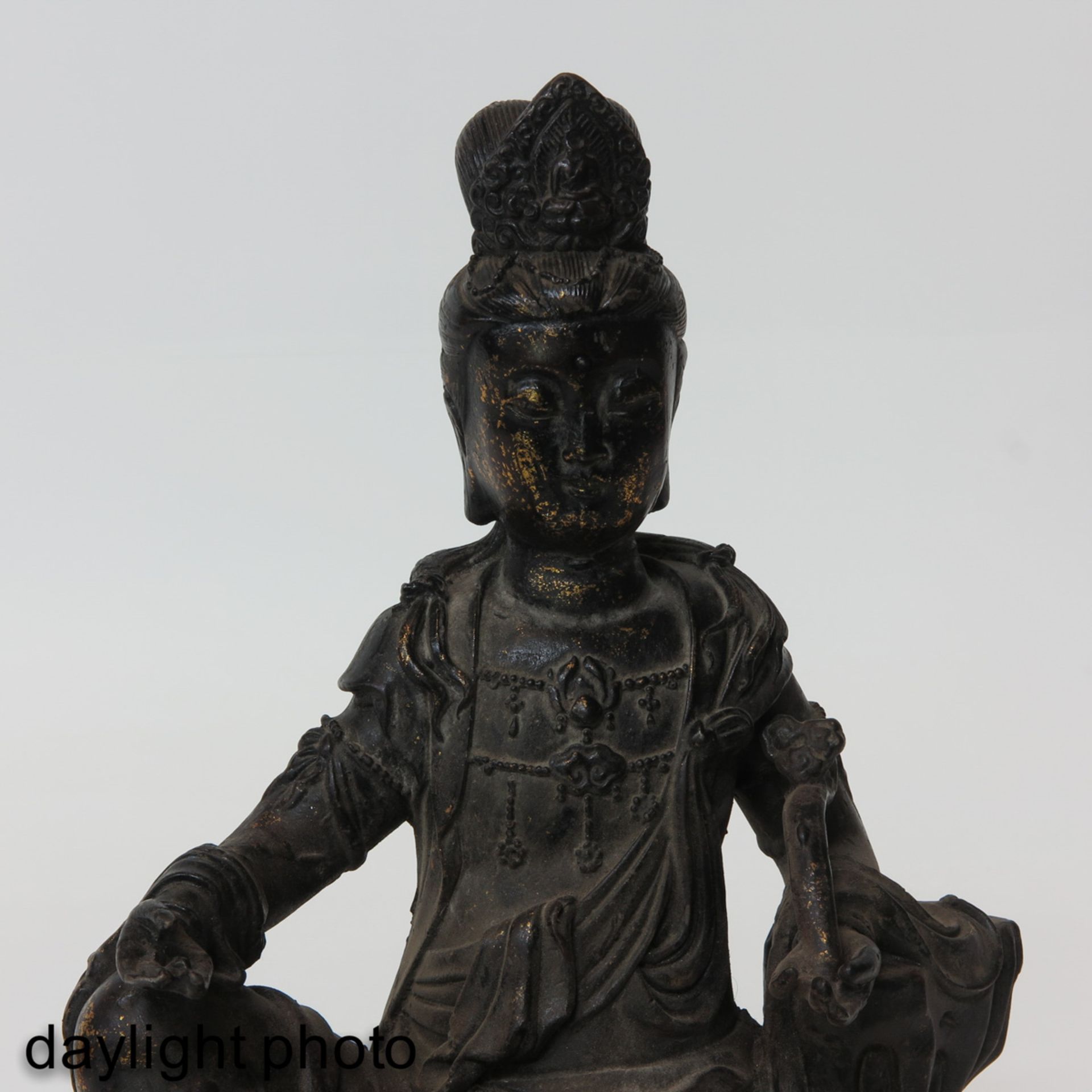 A Bronze Quanyin Sculpture - Bild 9 aus 9