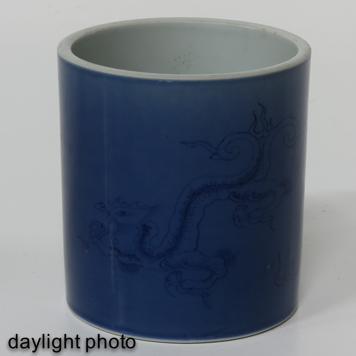 A Powder Blue Brush Pot - Image 7 of 9