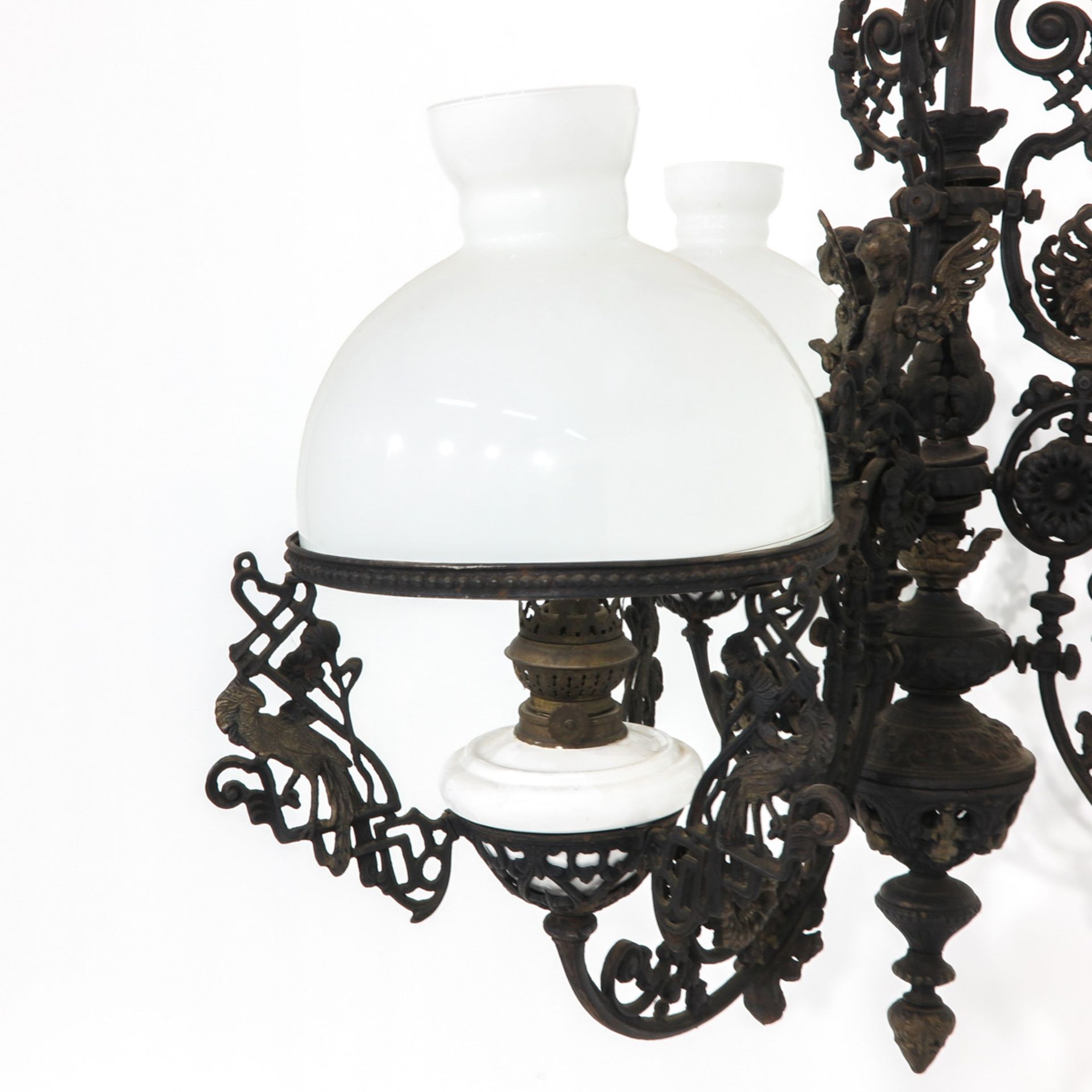 An Oil lamp - Image 4 of 8