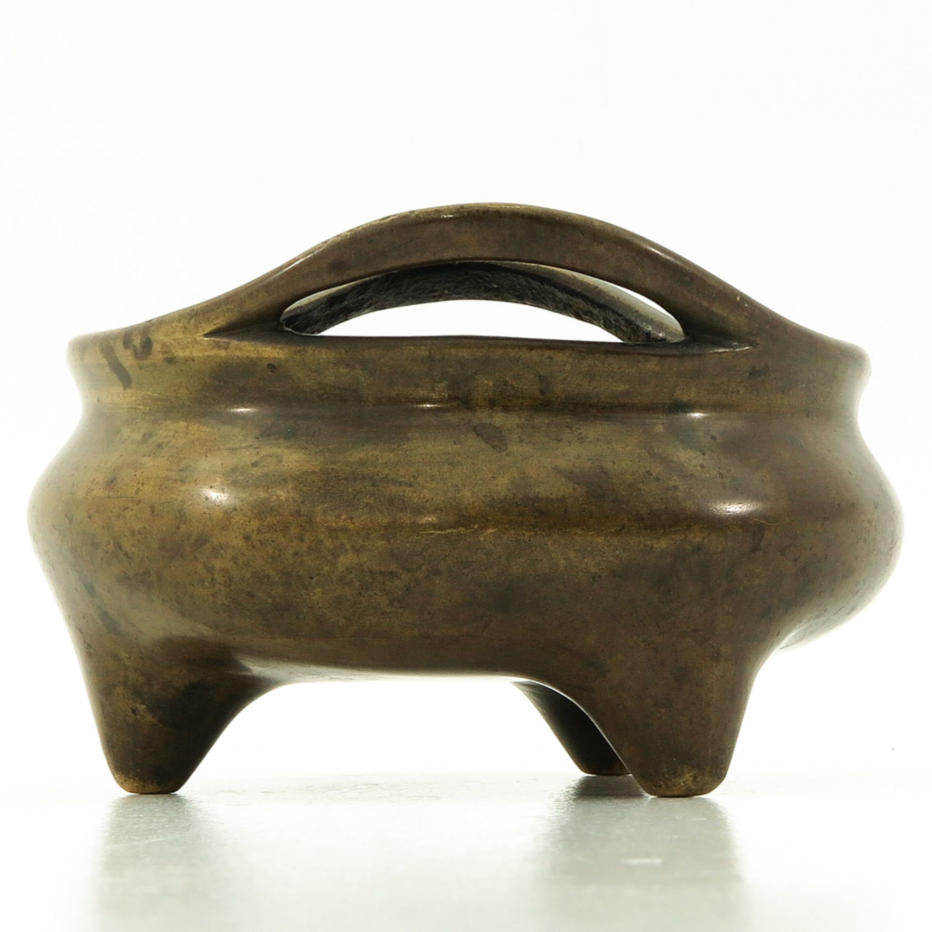 A Bronze Tripod Censer - Image 4 of 9