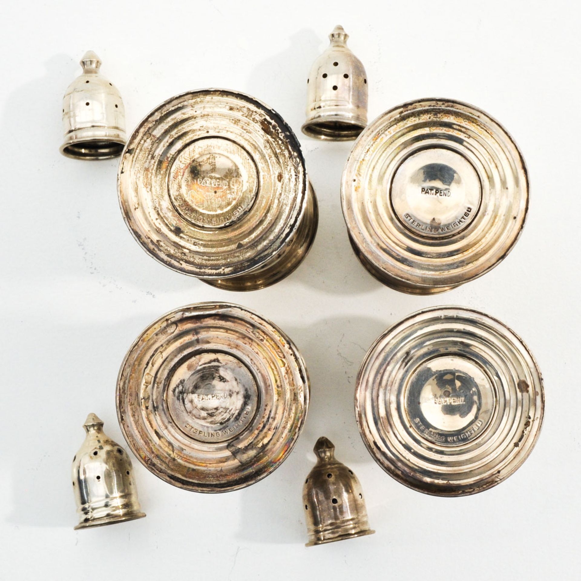 A Collection of 4 Silver Castors - Bild 6 aus 7