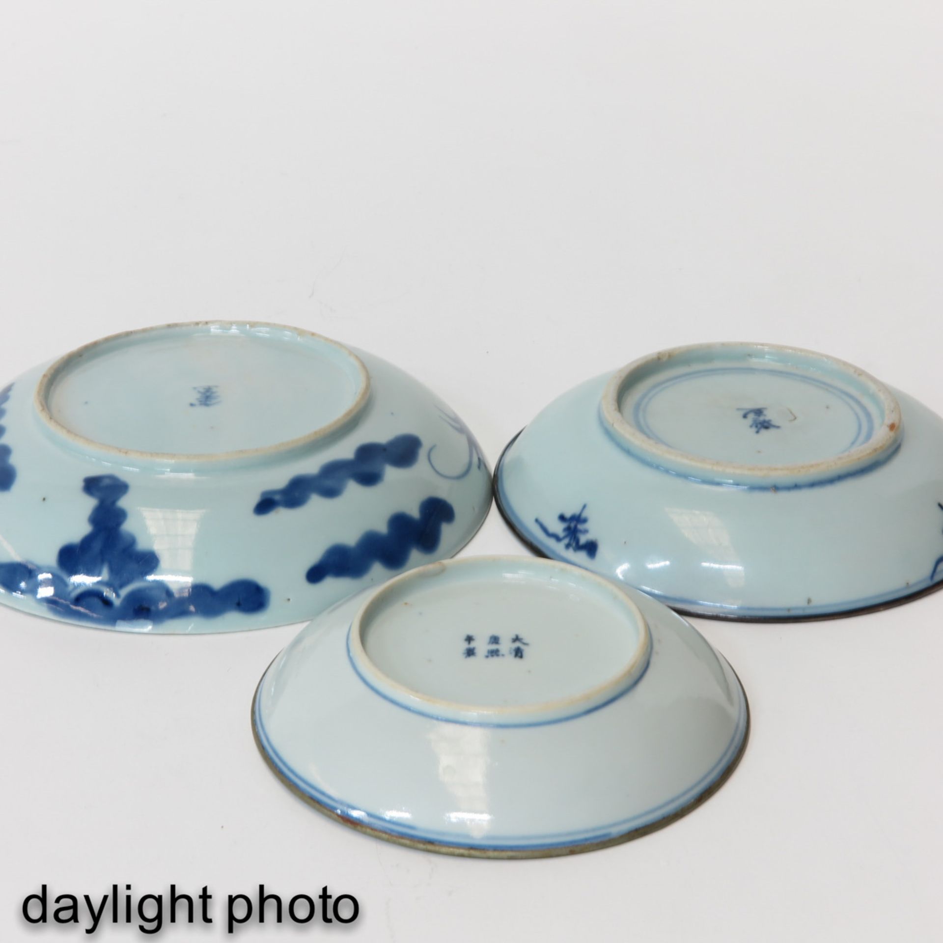 Three Small Blue and White Plates - Bild 10 aus 10