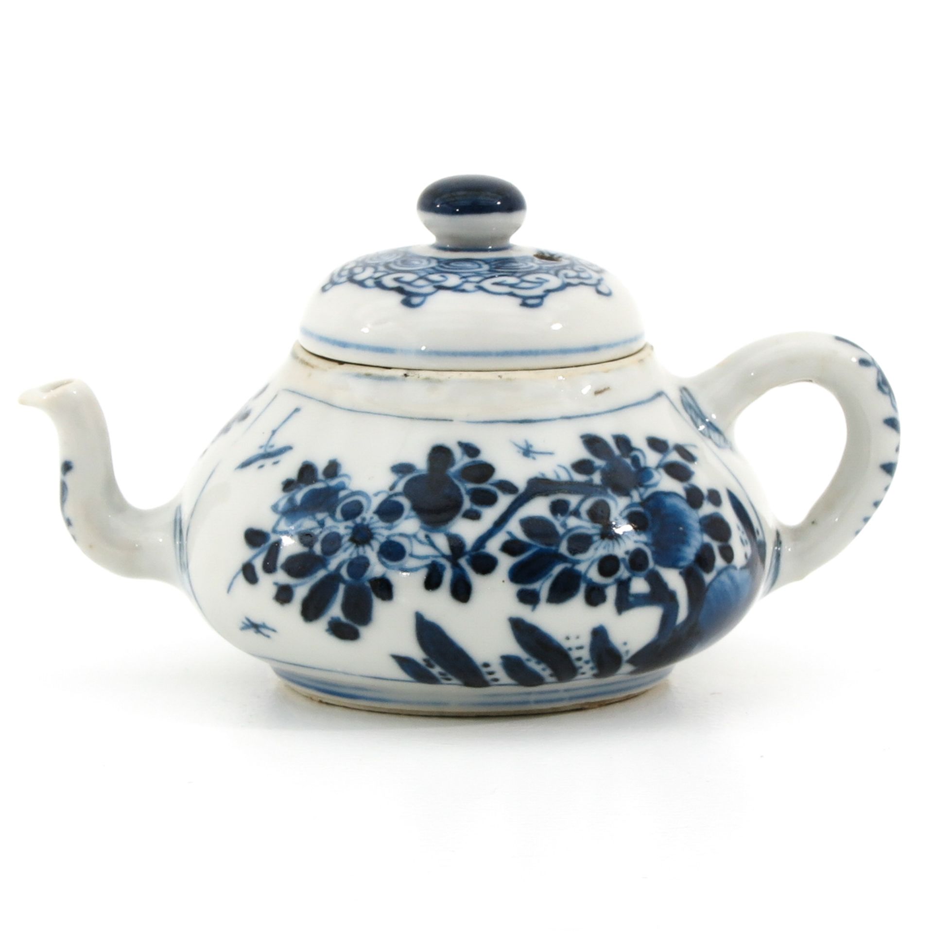 A Small Kangxi Period Teapot