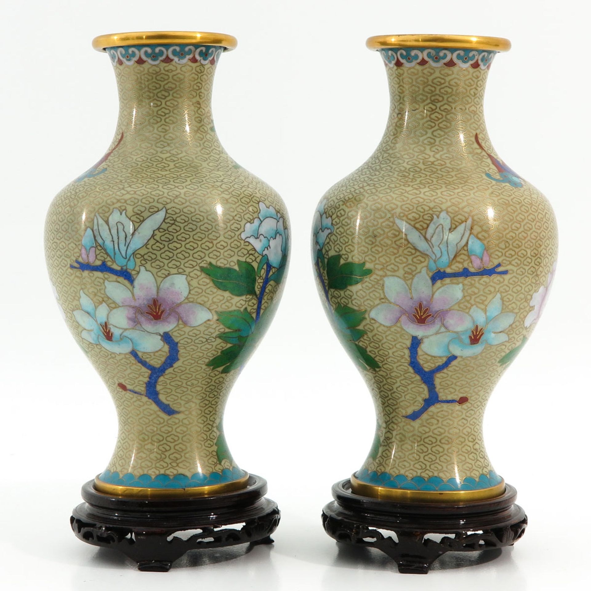 A Pair of Cloisonne Vases - Bild 3 aus 9
