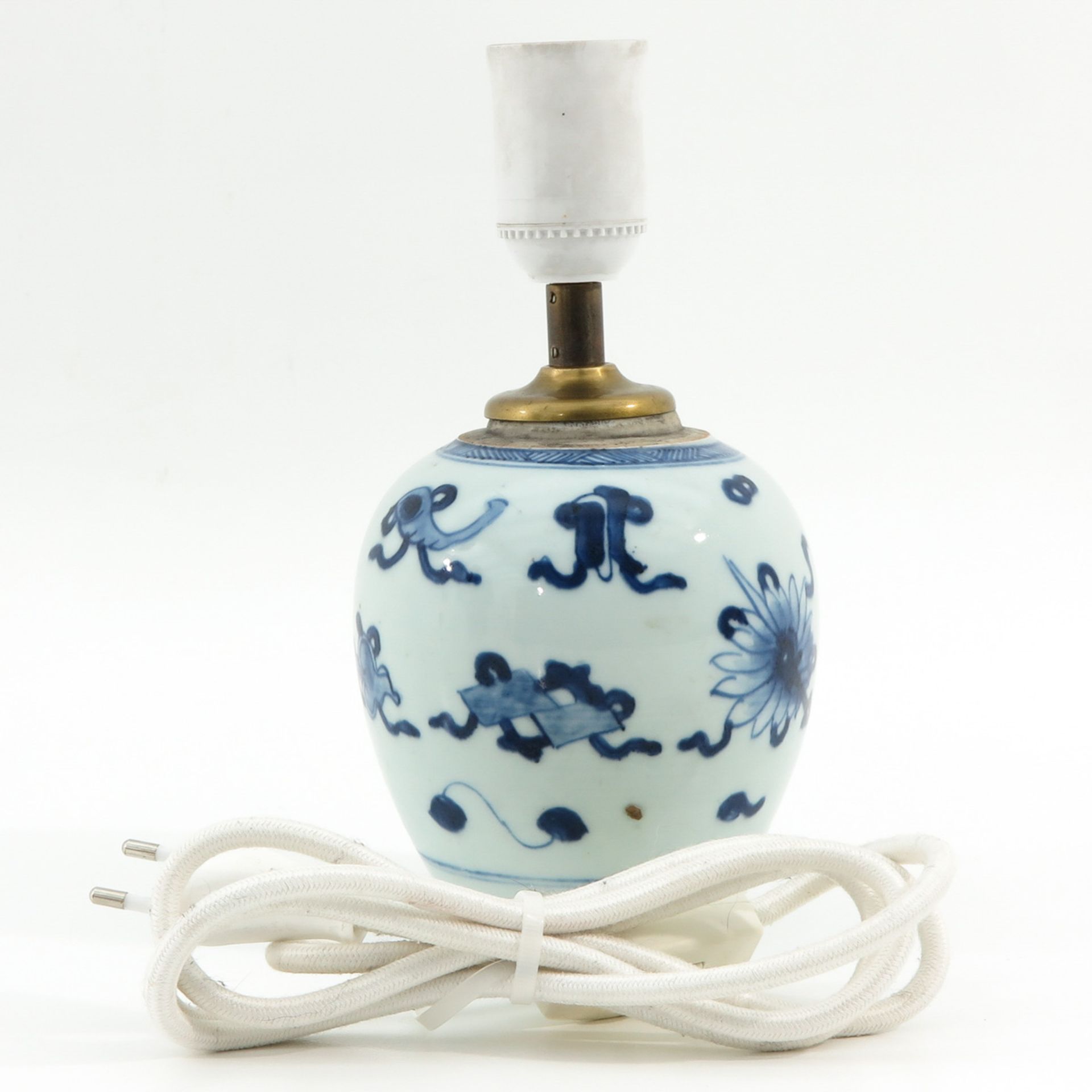 A Blue and White Lamp - Image 3 of 9